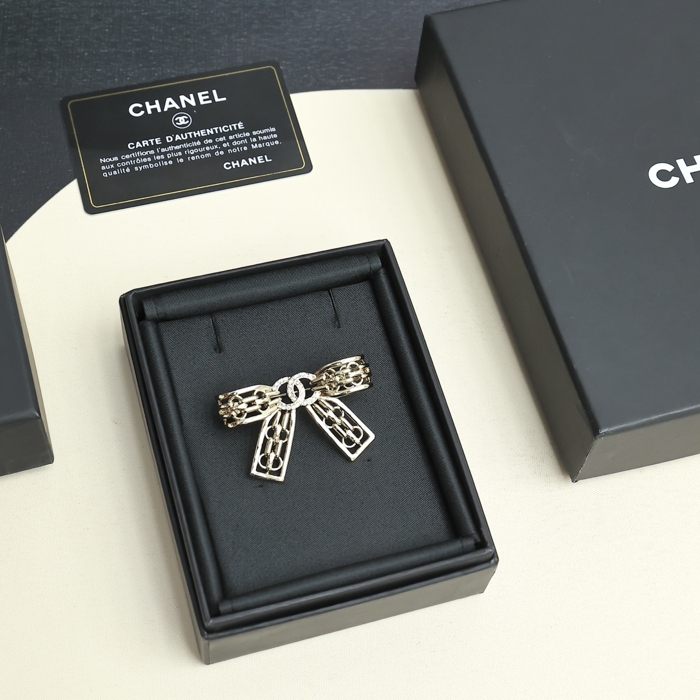 Chanel 25K hollow chain bow broochClear gold hardware+brass base - Jewelry 7
