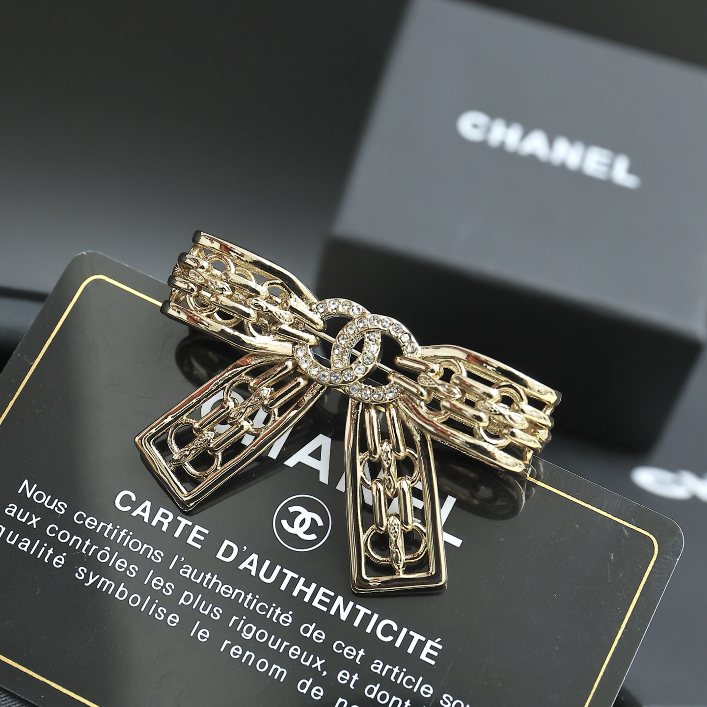 Chanel 25K hollow chain bow broochClear gold hardware+brass base - Jewelry 3