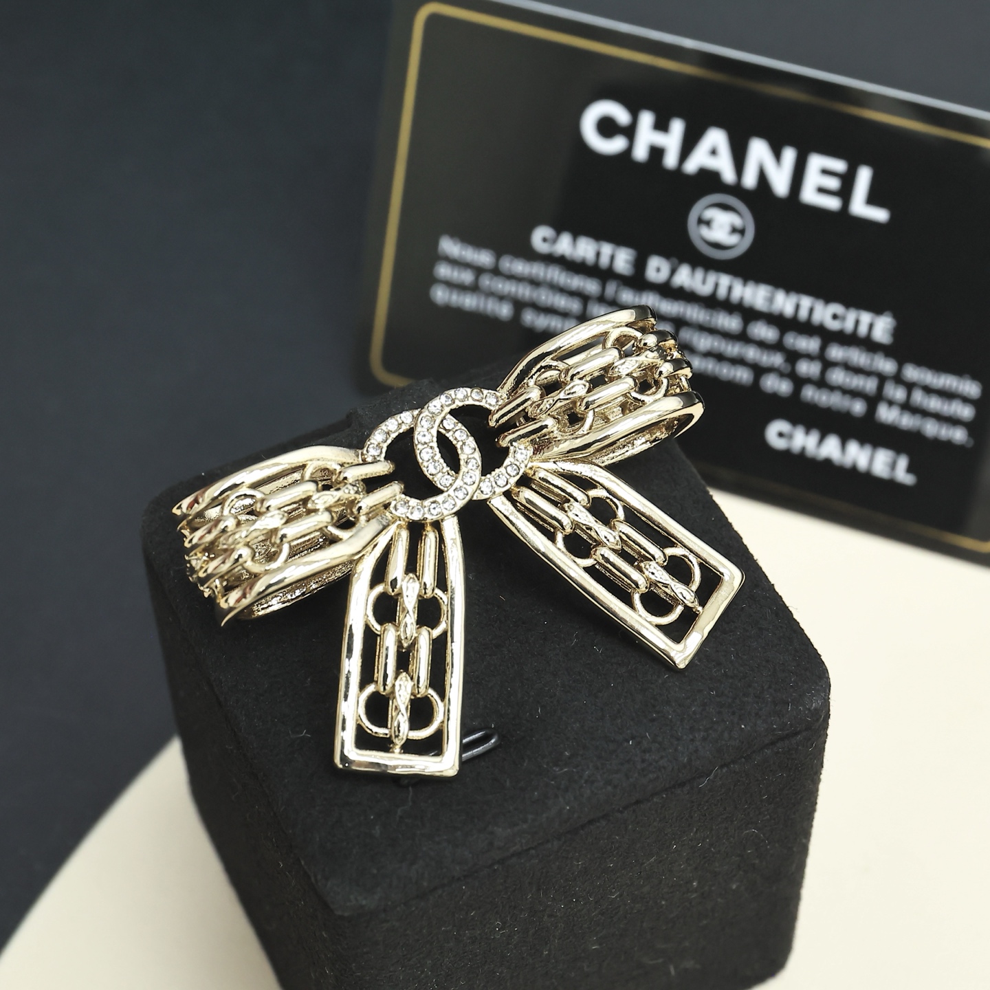 Chanel 25K hollow chain bow broochClear gold hardware+brass base - Jewelry 2