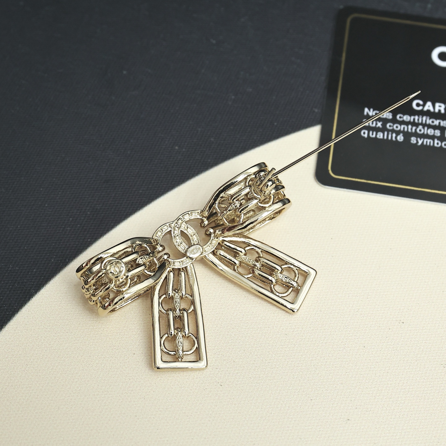 Chanel 25K hollow chain bow broochClear gold hardware+brass base - Jewelry 4