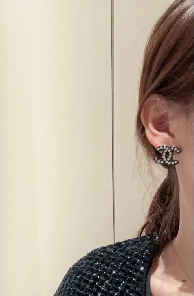 Chanel Chanel 亚克力双C耳钉