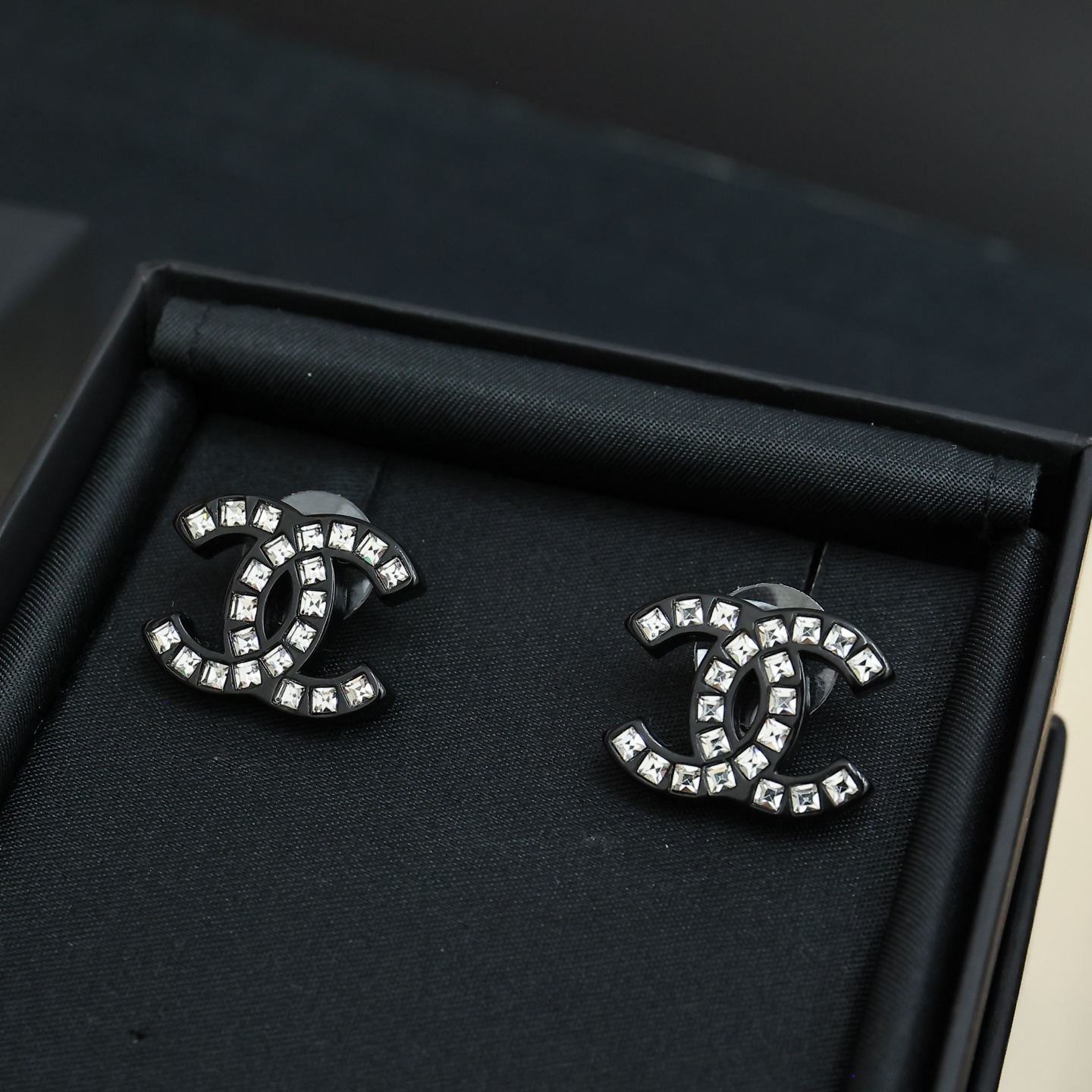 Chanel Chanel 亚克力双C耳钉
