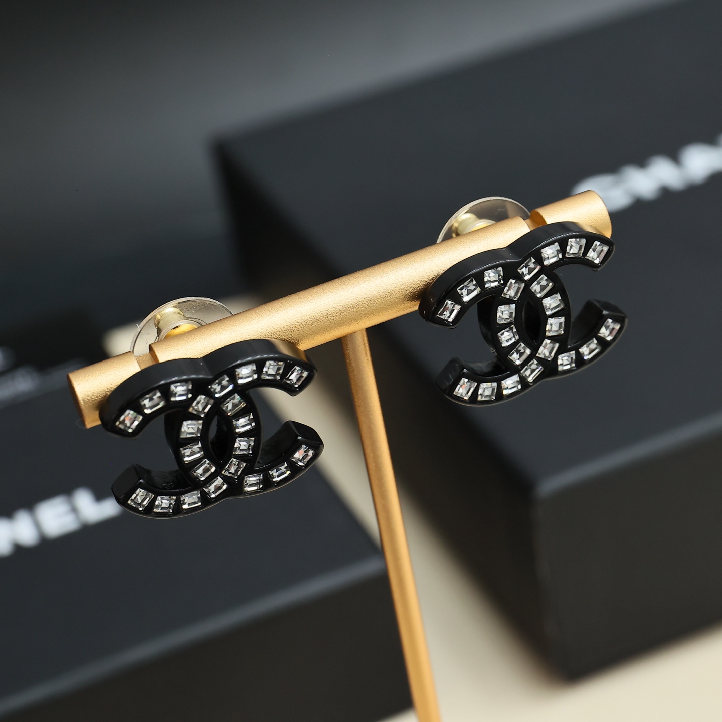 Chanel Chanel 亚克力双C耳钉