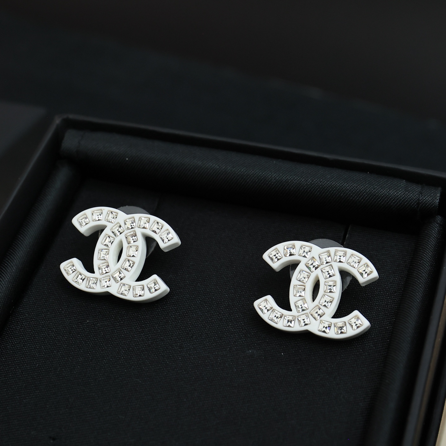 Chanel Chanel 亚克力双C耳钉