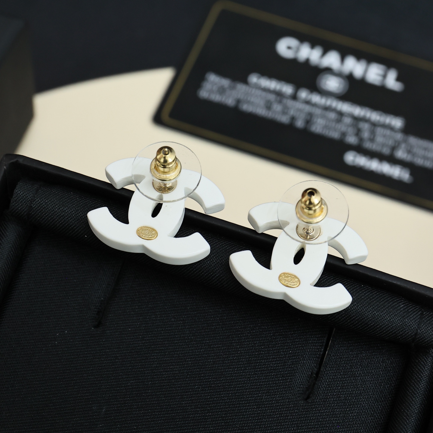 Chanel Chanel 亚克力双C耳钉