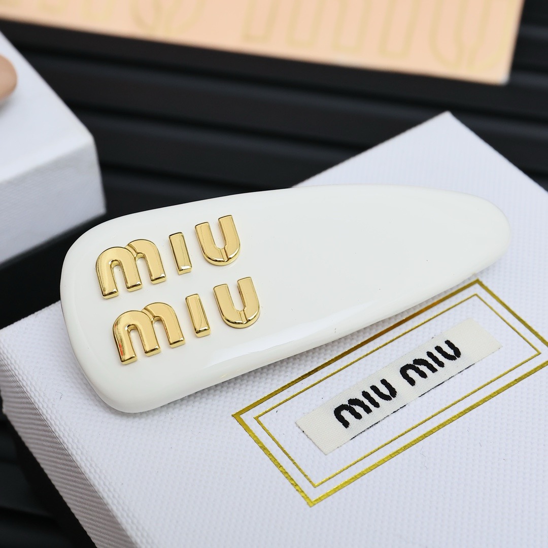 Miu Miu miumiu。糖果色面包发夹