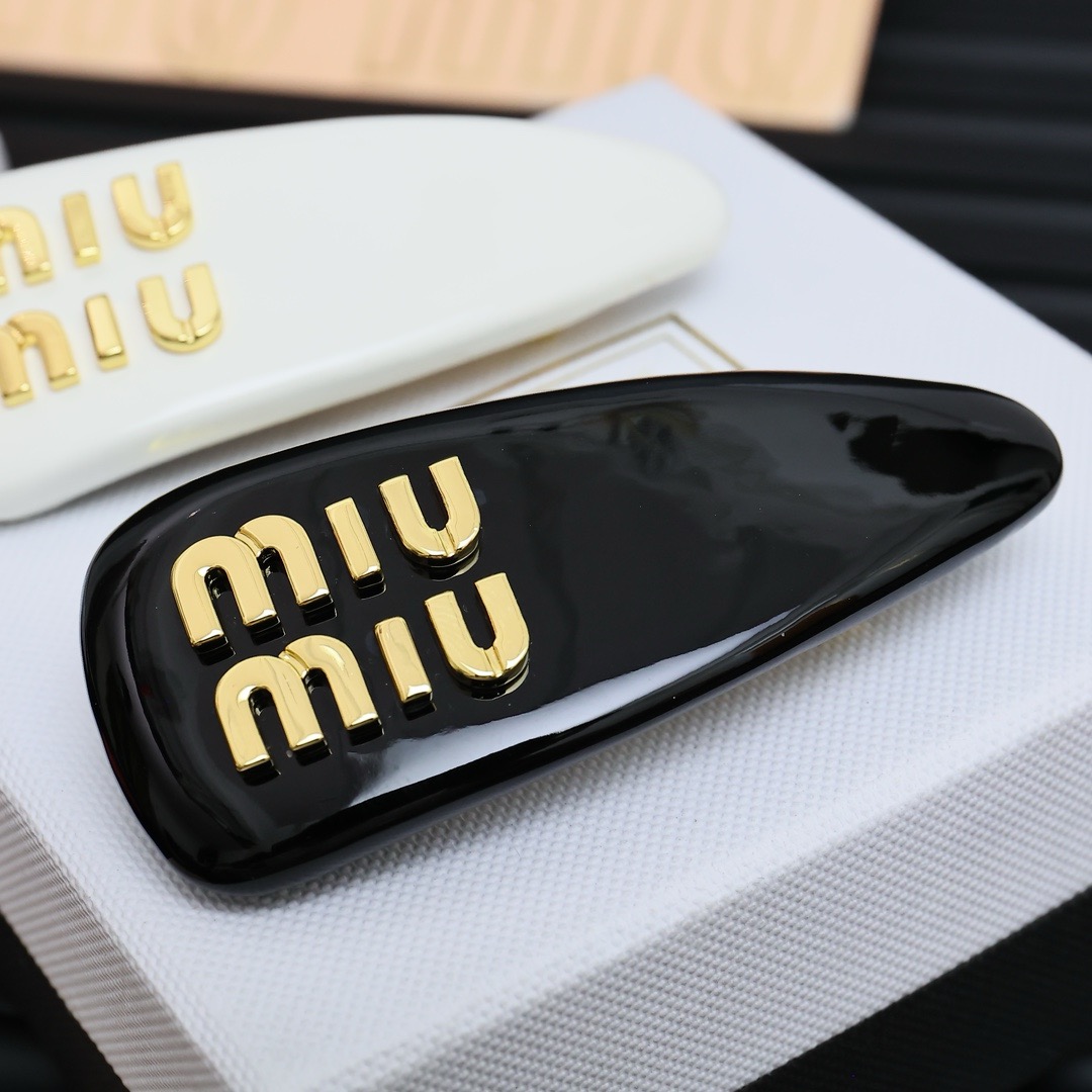 Miu Miu miumiu。糖果色面包发夹