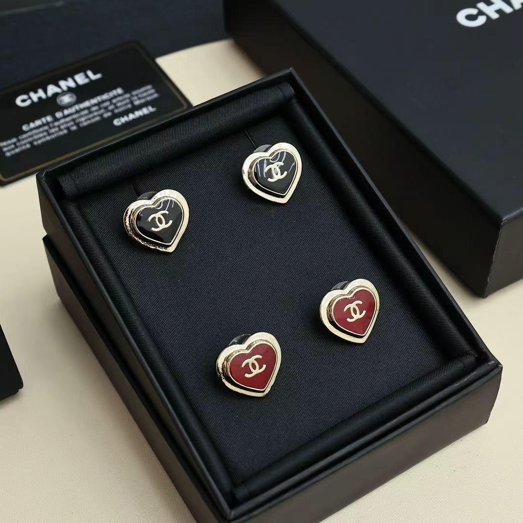 Chanel Chanel26P爱心耳钉
