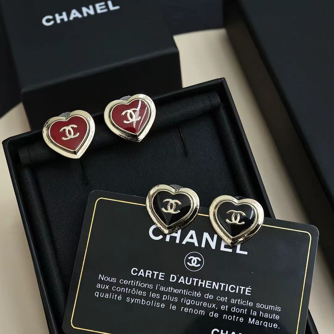 Chanel Chanel26P爱心耳钉