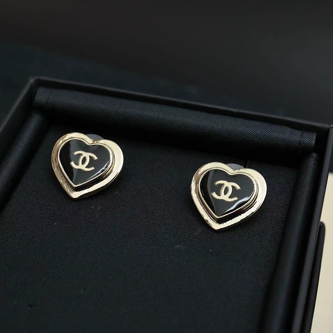Chanel Chanel26P爱心耳钉