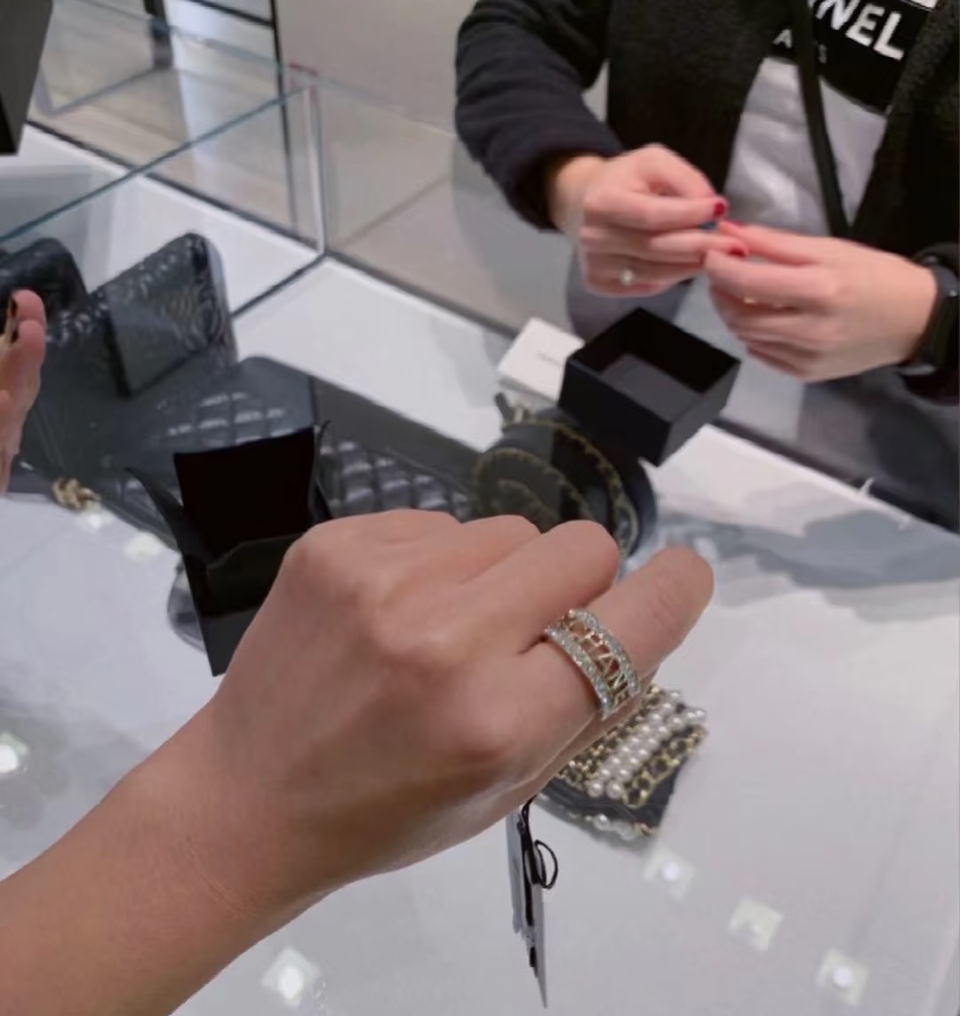 Chanel CHANEL 镂空字母戒指