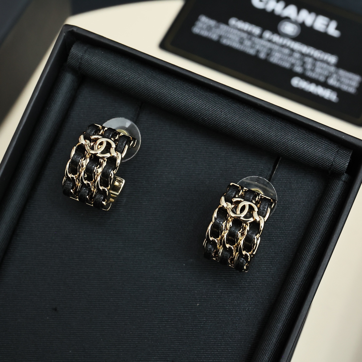 Chanel Chanel黑色皮穿链条耳钉