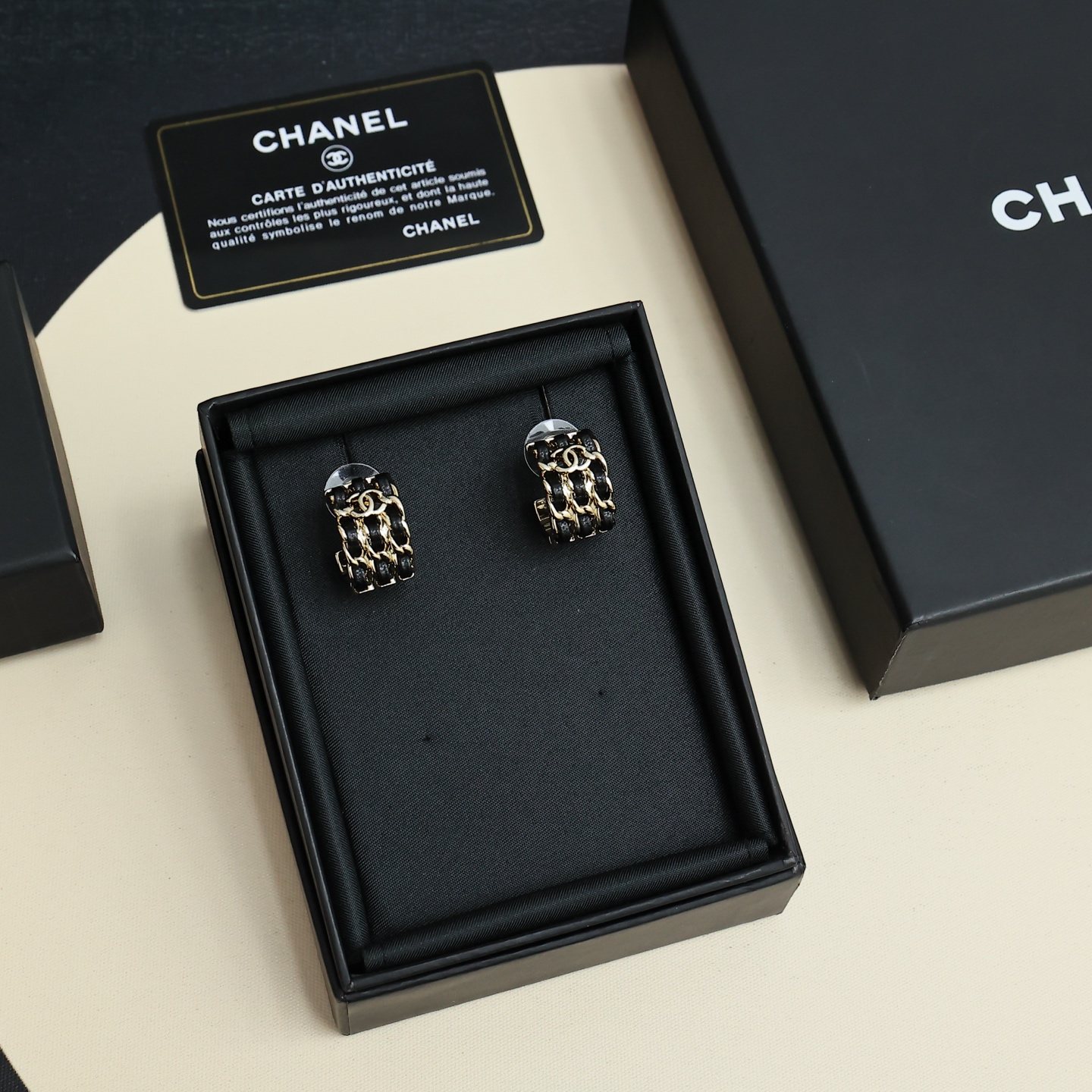 Chanel Chanel黑色皮穿链条耳钉