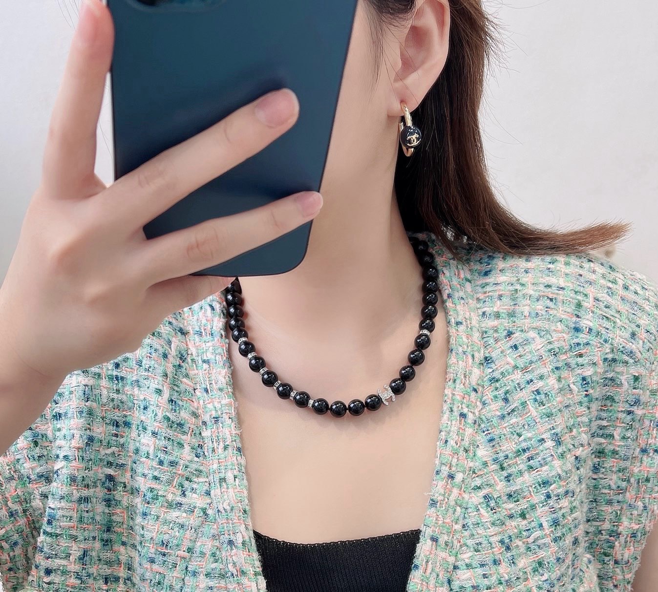 Chanel 26S珍珠项链经典双C标志+珍珠球体，金属搭配珍珠简约又超有辨识度!珍珠光滑高光泽，日常或