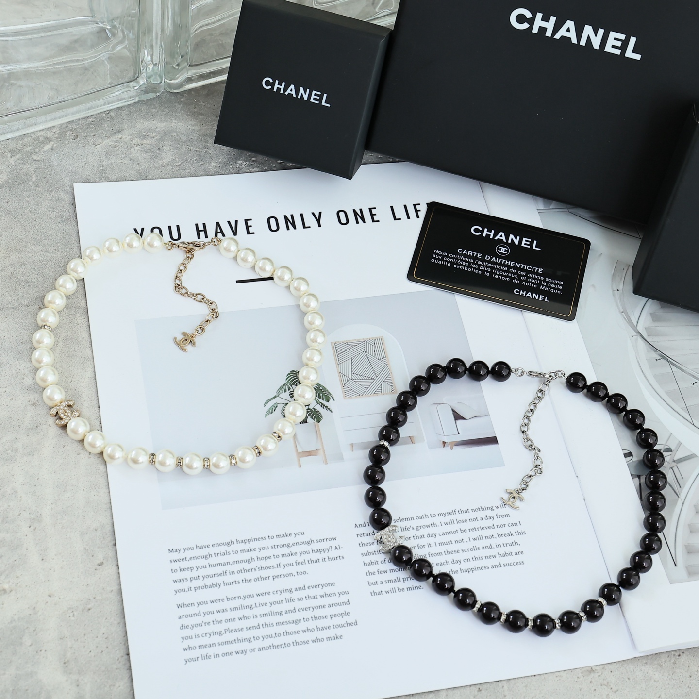 Chanel 26S珍珠项链经典双C标志+珍珠球体，金属搭配珍珠简约又超有辨识度!珍珠光滑高光泽，日常或