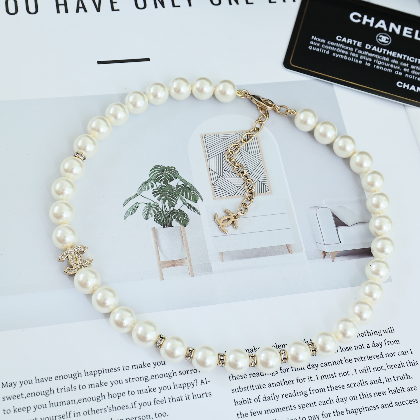 Chanel 26S珍珠项链经典双C标志+珍珠球体，金属搭配珍珠简约又超有辨识度!珍珠光滑高光泽，日常或