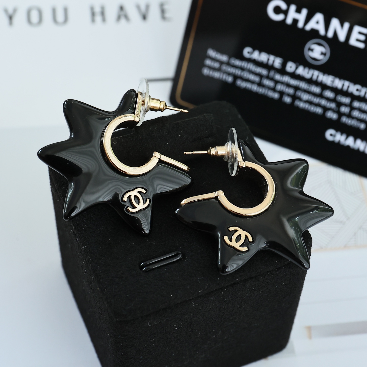 CHANEL 26S星星耳环金属+树脂材质，点缀水晶，未来感满满!双C标志超有辨识度，甜酷风格，日常或个