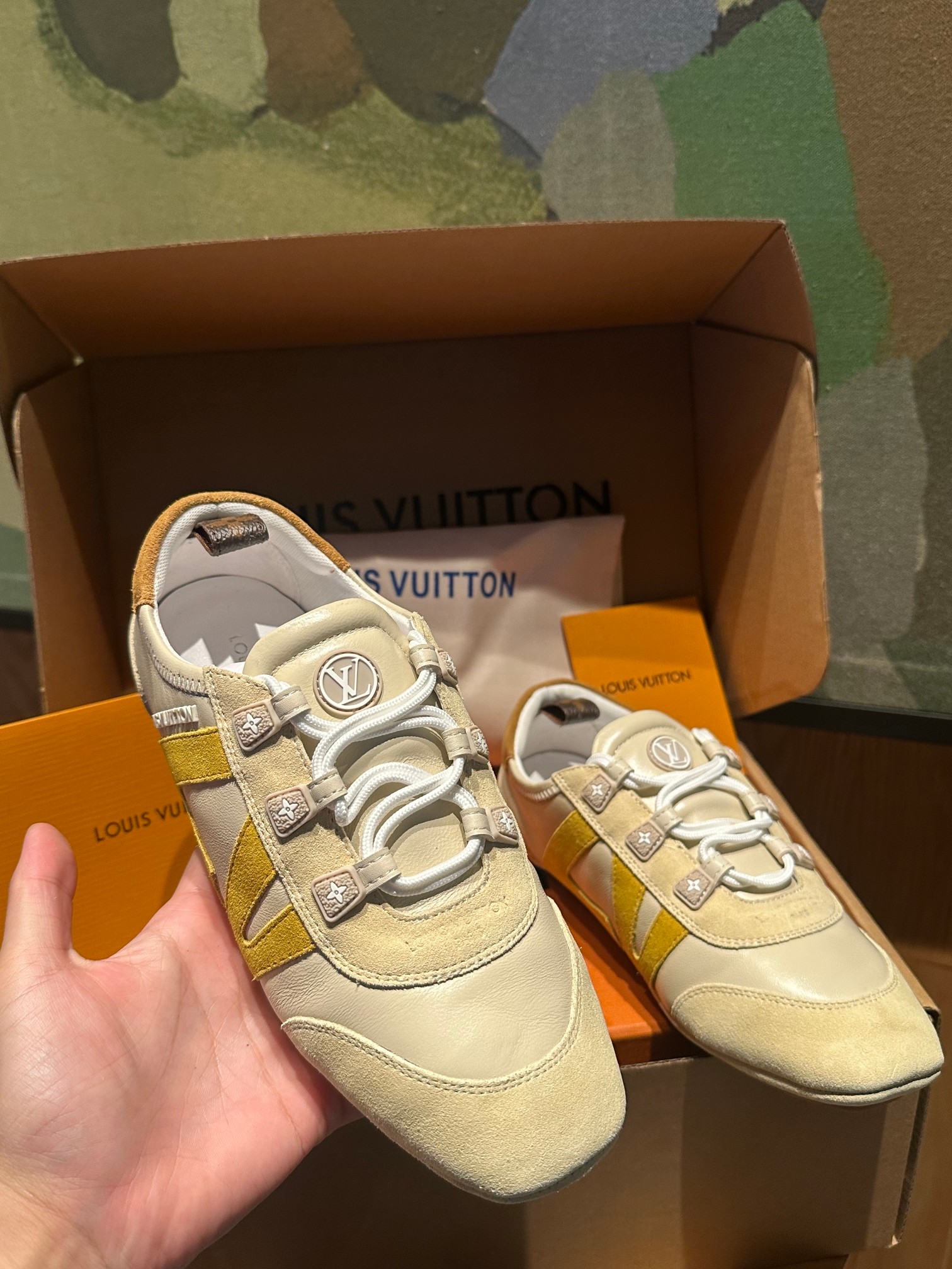 🔥新款上架🔥 Louis Vuitton 25ss lv路易威登专柜最新复古德训鞋 ，芭蕾运动鞋 ，众多网红明星纷纷开秀上脚 ，这款系带休闲运动鞋妥妥的美式复古风格 经典百搭的单品 面料：牛皮+丝光牛反绒 内里：羊皮 原版开模橡胶鞋底 码数：35-41，(女41定做)