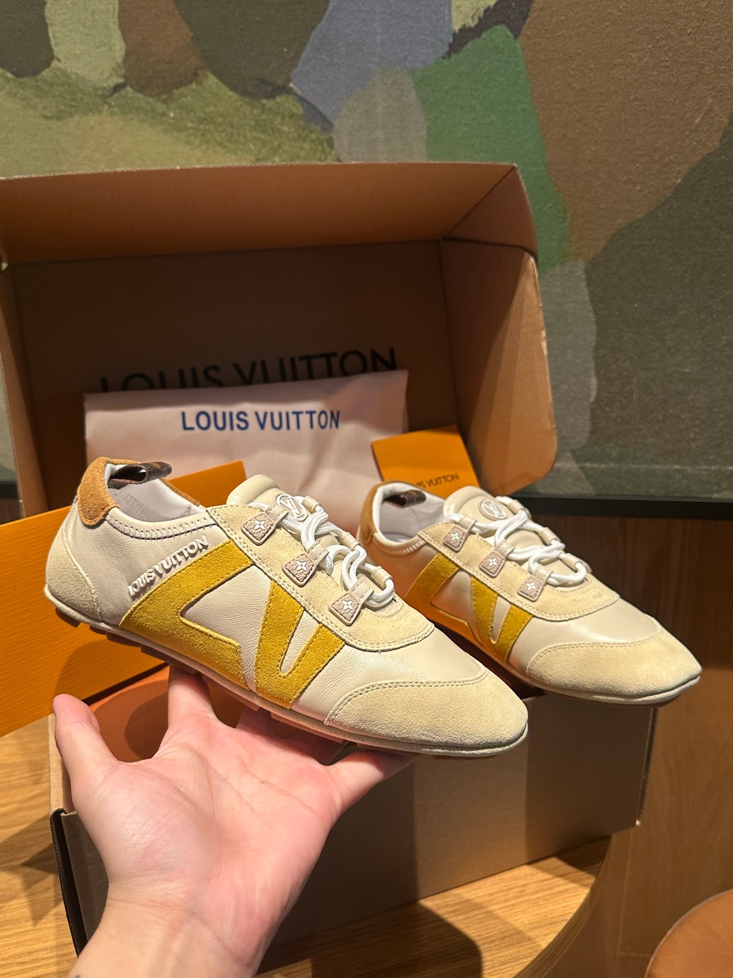 🔥新款上架🔥 Louis Vuitton 25ss lv路易威登专柜最新复古德训鞋 ，芭蕾运动鞋 ，众多网红明星纷纷开秀上脚 ，这款系带休闲运动鞋妥妥的美式复古风格 经典百搭的单品 面料：牛皮+丝光牛反绒 内里：羊皮 原版开模橡胶鞋底 码数：35-41，(女41定做)