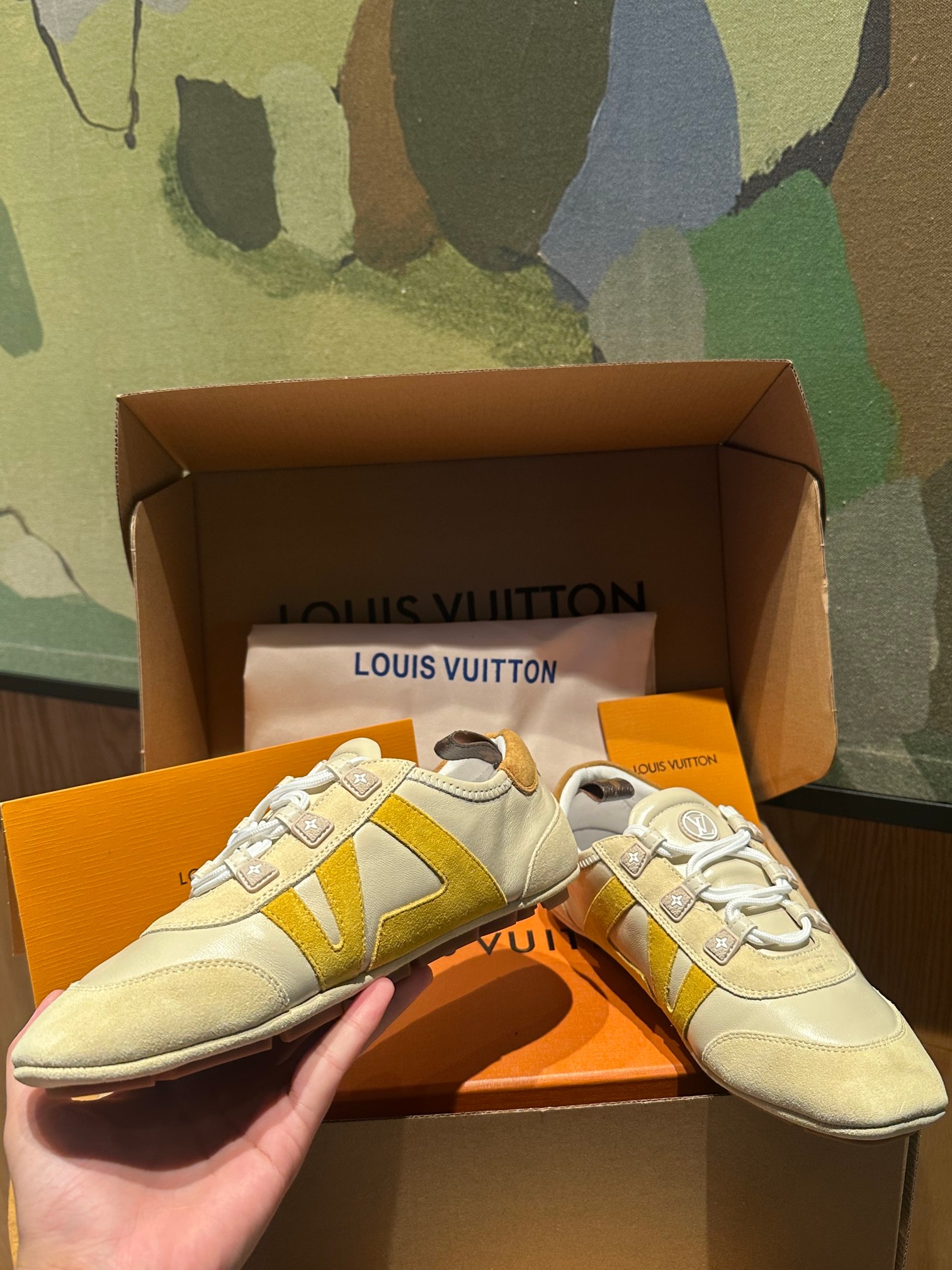 🔥新款上架🔥 Louis Vuitton 25ss lv路易威登专柜最新复古德训鞋 ，芭蕾运动鞋 ，众多网红明星纷纷开秀上脚 ，这款系带休闲运动鞋妥妥的美式复古风格 经典百搭的单品 面料：牛皮+丝光牛反绒 内里：羊皮 原版开模橡胶鞋底 码数：35-41，(女41定做)