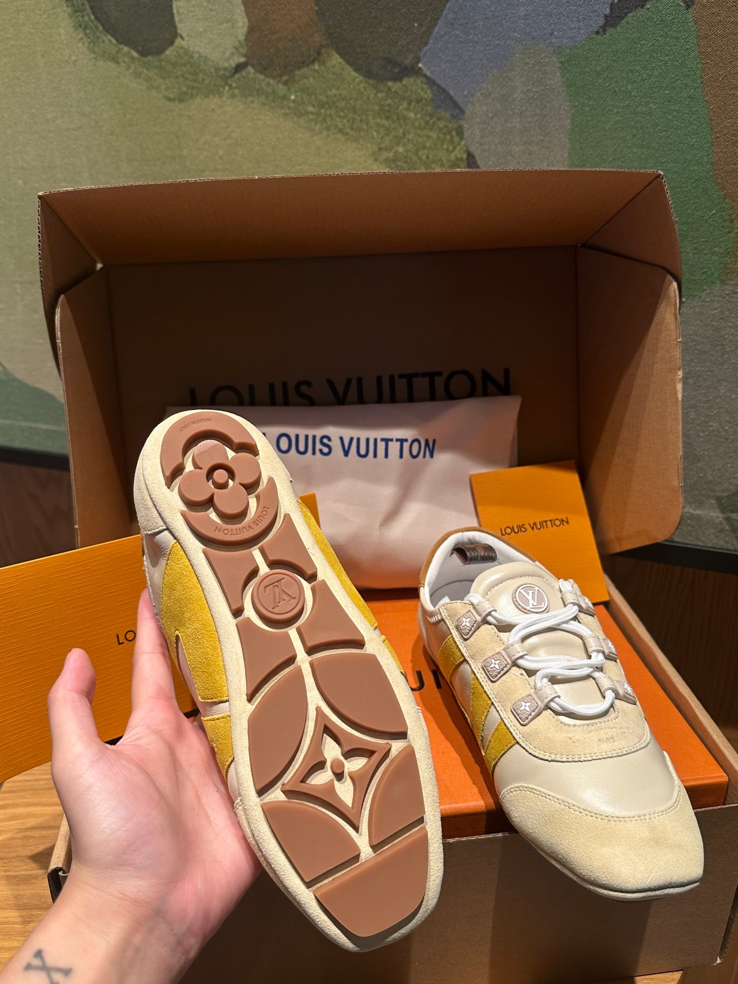🔥新款上架🔥 Louis Vuitton 25ss lv路易威登专柜最新复古德训鞋 ，芭蕾运动鞋 ，众多网红明星纷纷开秀上脚 ，这款系带休闲运动鞋妥妥的美式复古风格 经典百搭的单品 面料：牛皮+丝光牛反绒 内里：羊皮 原版开模橡胶鞋底 码数：35-41，(女41定做)