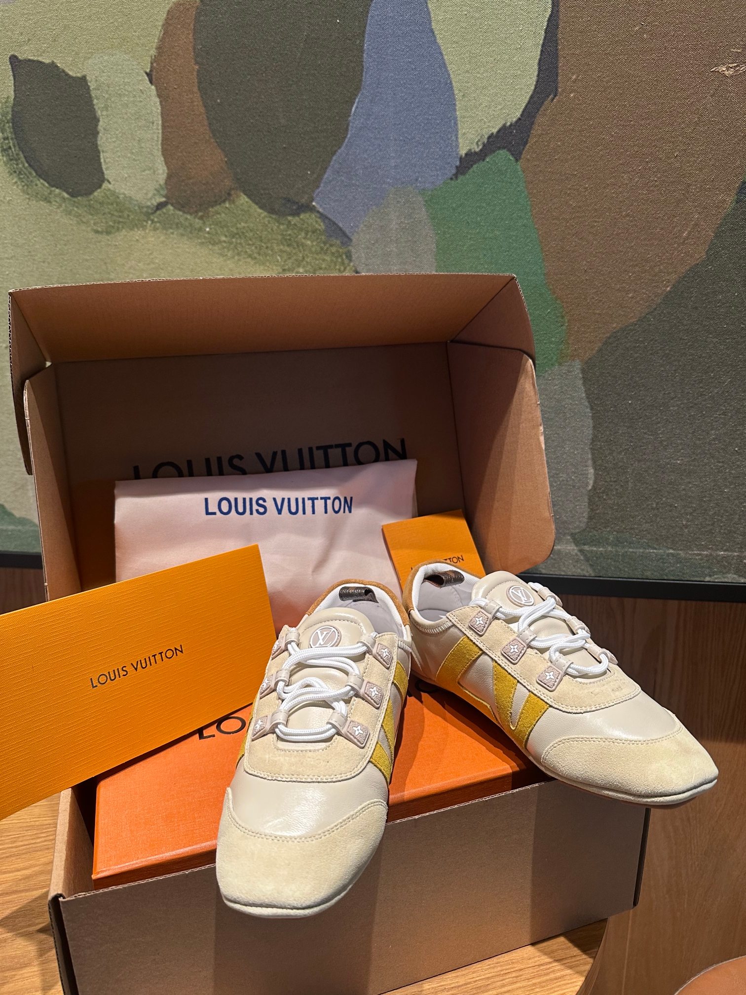 🔥新款上架🔥 Louis Vuitton 25ss lv路易威登专柜最新复古德训鞋 ，芭蕾运动鞋 ，众多网红明星纷纷开秀上脚 ，这款系带休闲运动鞋妥妥的美式复古风格 经典百搭的单品 面料：牛皮+丝光牛反绒 内里：羊皮 原版开模橡胶鞋底 码数：35-41，(女41定做)