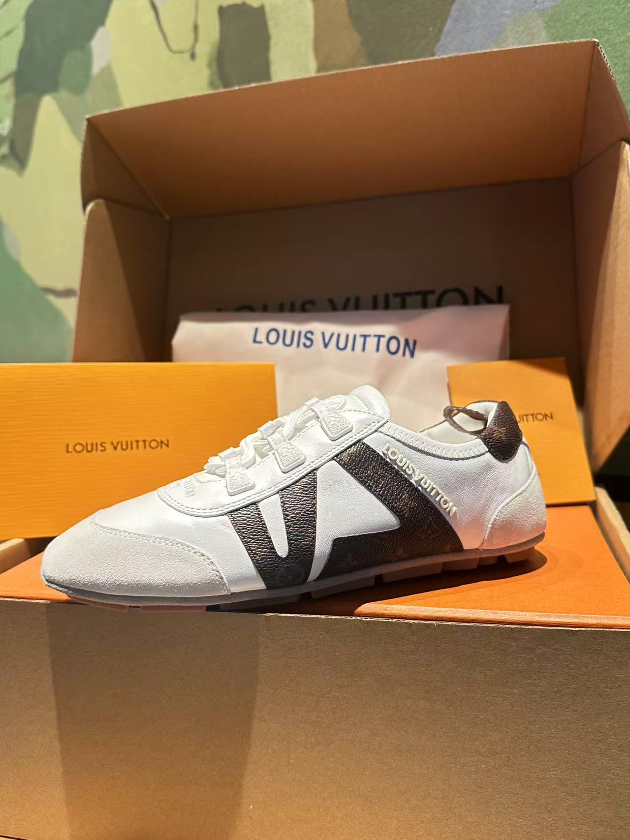 🔥新款上架🔥 Louis Vuitton 25ss lv路易威登专柜最新复古德训鞋 ，芭蕾运动鞋 ，众多网红明星纷纷开秀上脚 ，这款系带休闲运动鞋妥妥的美式复古风格 经典百搭的单品 面料：牛皮+丝光牛反绒 内里：羊皮 原版开模橡胶鞋底 码数：35-41，(女41定做)