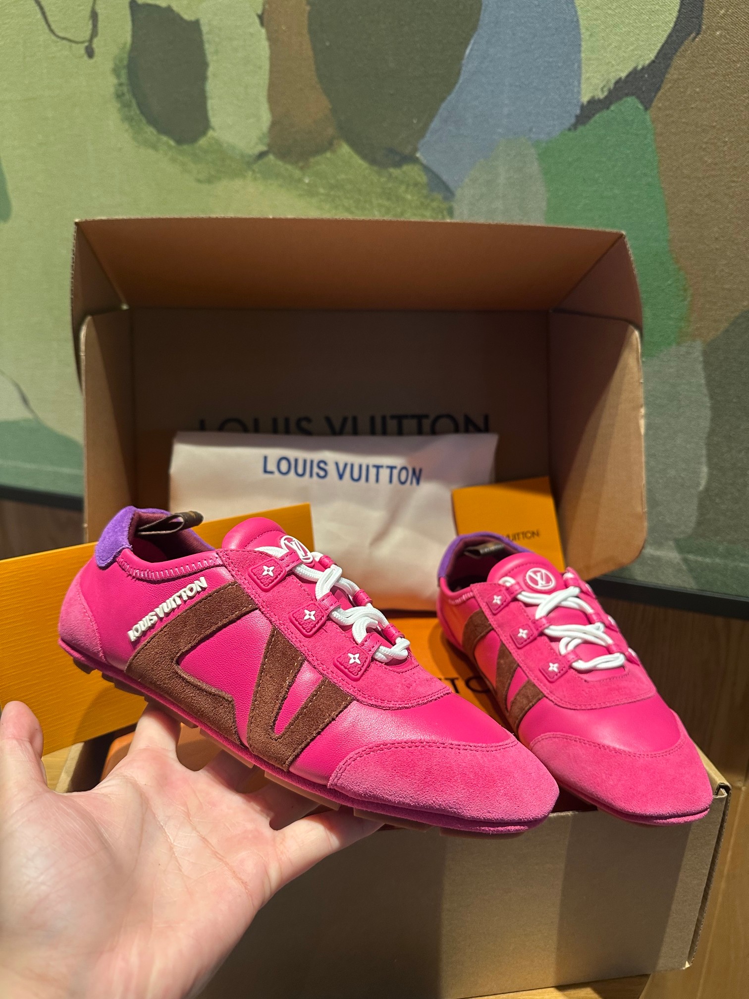 🔥新款上架🔥 Louis Vuitton 25ss lv路易威登专柜最新复古德训鞋 ，芭蕾运动鞋 ，众多网红明星纷纷开秀上脚 ，这款系带休闲运动鞋妥妥的美式复古风格 经典百搭的单品 面料：牛皮+丝光牛反绒 内里：羊皮 原版开模橡胶鞋底 码数：35-41，(女41定做)
