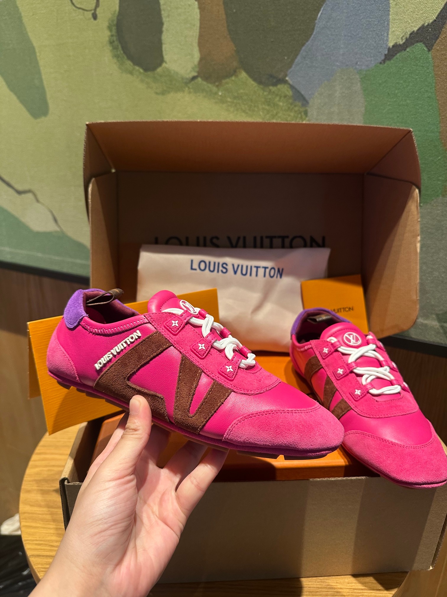 🔥新款上架🔥 Louis Vuitton 25ss lv路易威登专柜最新复古德训鞋 ，芭蕾运动鞋 ，众多网红明星纷纷开秀上脚 ，这款系带休闲运动鞋妥妥的美式复古风格 经典百搭的单品 面料：牛皮+丝光牛反绒 内里：羊皮 原版开模橡胶鞋底 码数：35-41，(女41定做)