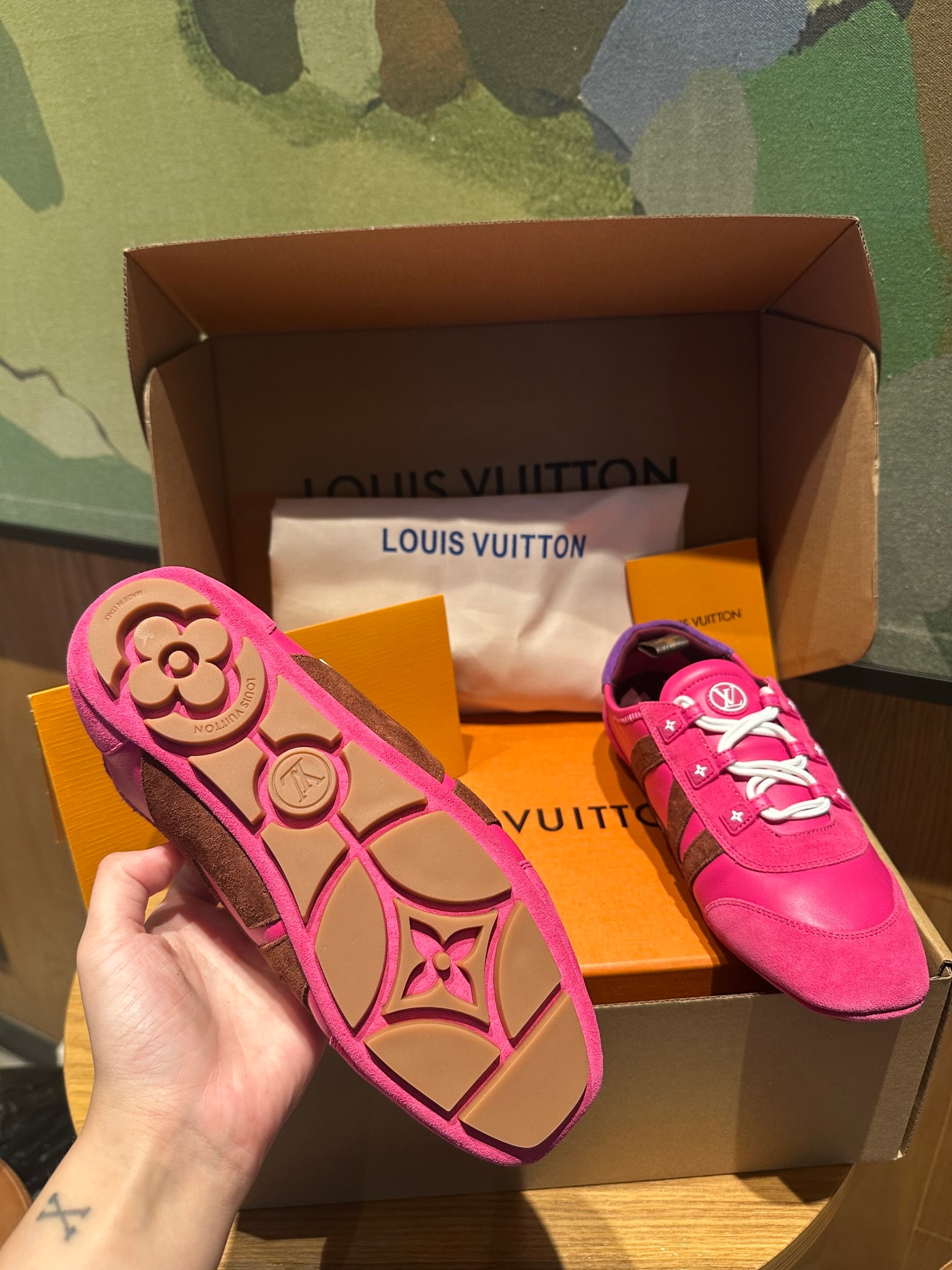 🔥新款上架🔥 Louis Vuitton 25ss lv路易威登专柜最新复古德训鞋 ，芭蕾运动鞋 ，众多网红明星纷纷开秀上脚 ，这款系带休闲运动鞋妥妥的美式复古风格 经典百搭的单品 面料：牛皮+丝光牛反绒 内里：羊皮 原版开模橡胶鞋底 码数：35-41，(女41定做)
