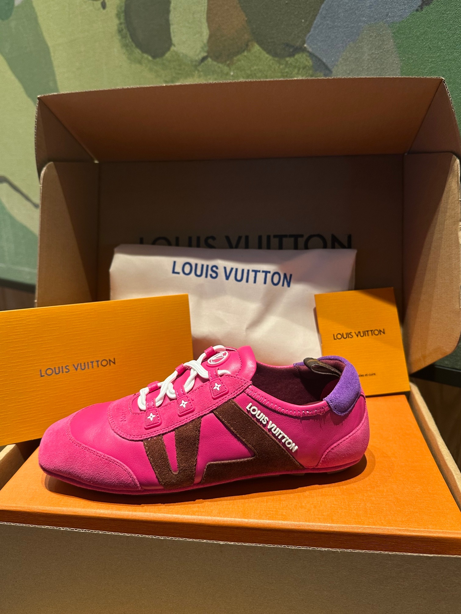 🔥新款上架🔥 Louis Vuitton 25ss lv路易威登专柜最新复古德训鞋 ，芭蕾运动鞋 ，众多网红明星纷纷开秀上脚 ，这款系带休闲运动鞋妥妥的美式复古风格 经典百搭的单品 面料：牛皮+丝光牛反绒 内里：羊皮 原版开模橡胶鞋底 码数：35-41，(女41定做)