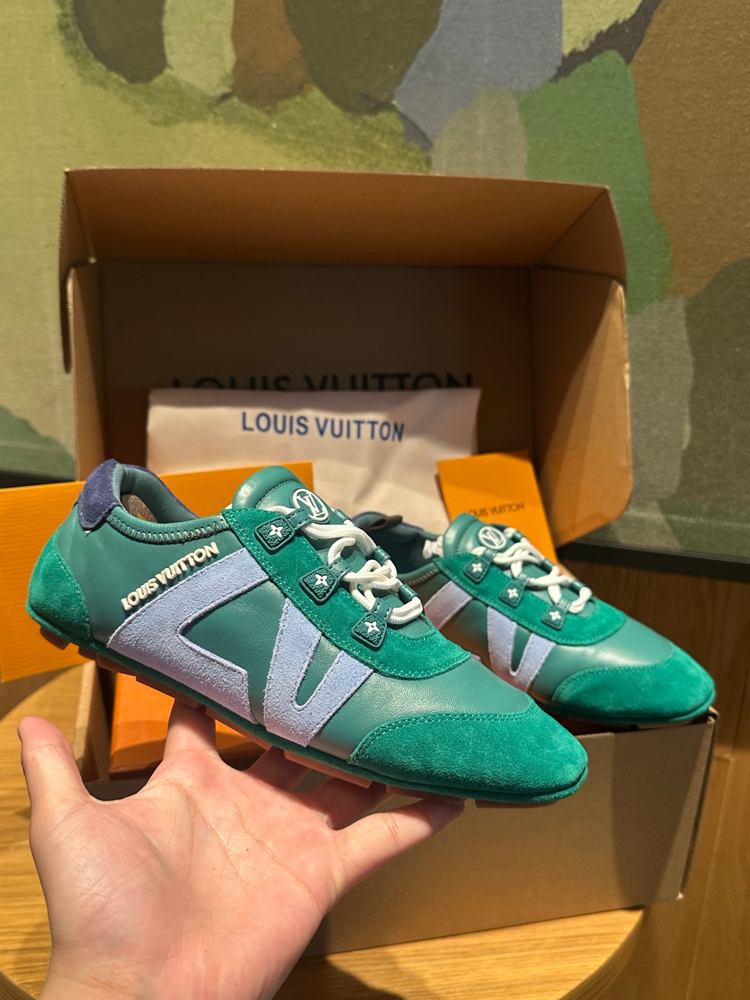 🔥新款上架🔥 Louis Vuitton 25ss lv路易威登专柜最新复古德训鞋 ，芭蕾运动鞋 ，众多网红明星纷纷开秀上脚 ，这款系带休闲运动鞋妥妥的美式复古风格 经典百搭的单品 面料：牛皮+丝光牛反绒 内里：羊皮 原版开模橡胶鞋底 码数：35-41，(女41定做)