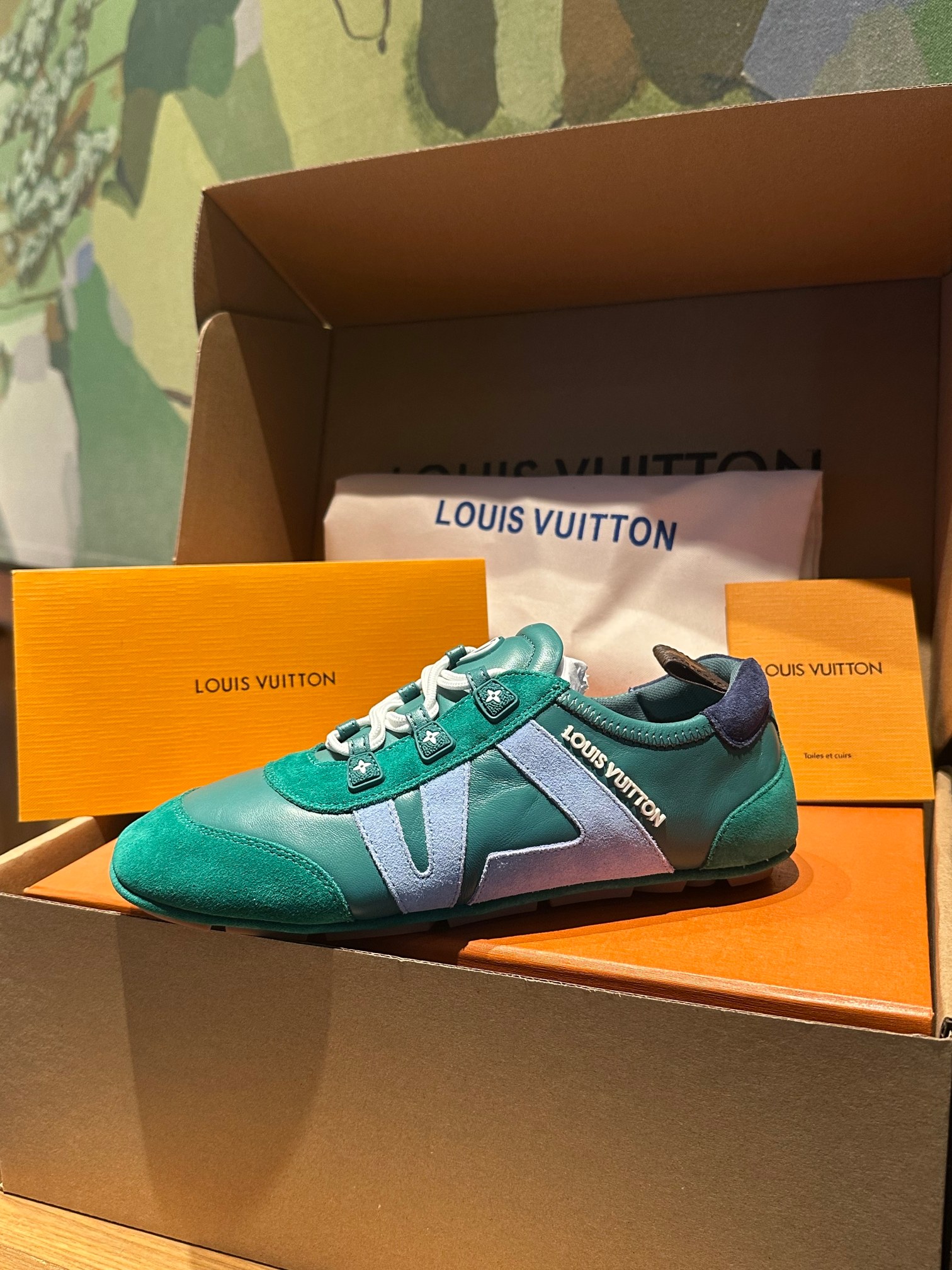 🔥新款上架🔥 Louis Vuitton 25ss lv路易威登专柜最新复古德训鞋 ，芭蕾运动鞋 ，众多网红明星纷纷开秀上脚 ，这款系带休闲运动鞋妥妥的美式复古风格 经典百搭的单品 面料：牛皮+丝光牛反绒 内里：羊皮 原版开模橡胶鞋底 码数：35-41，(女41定做)
