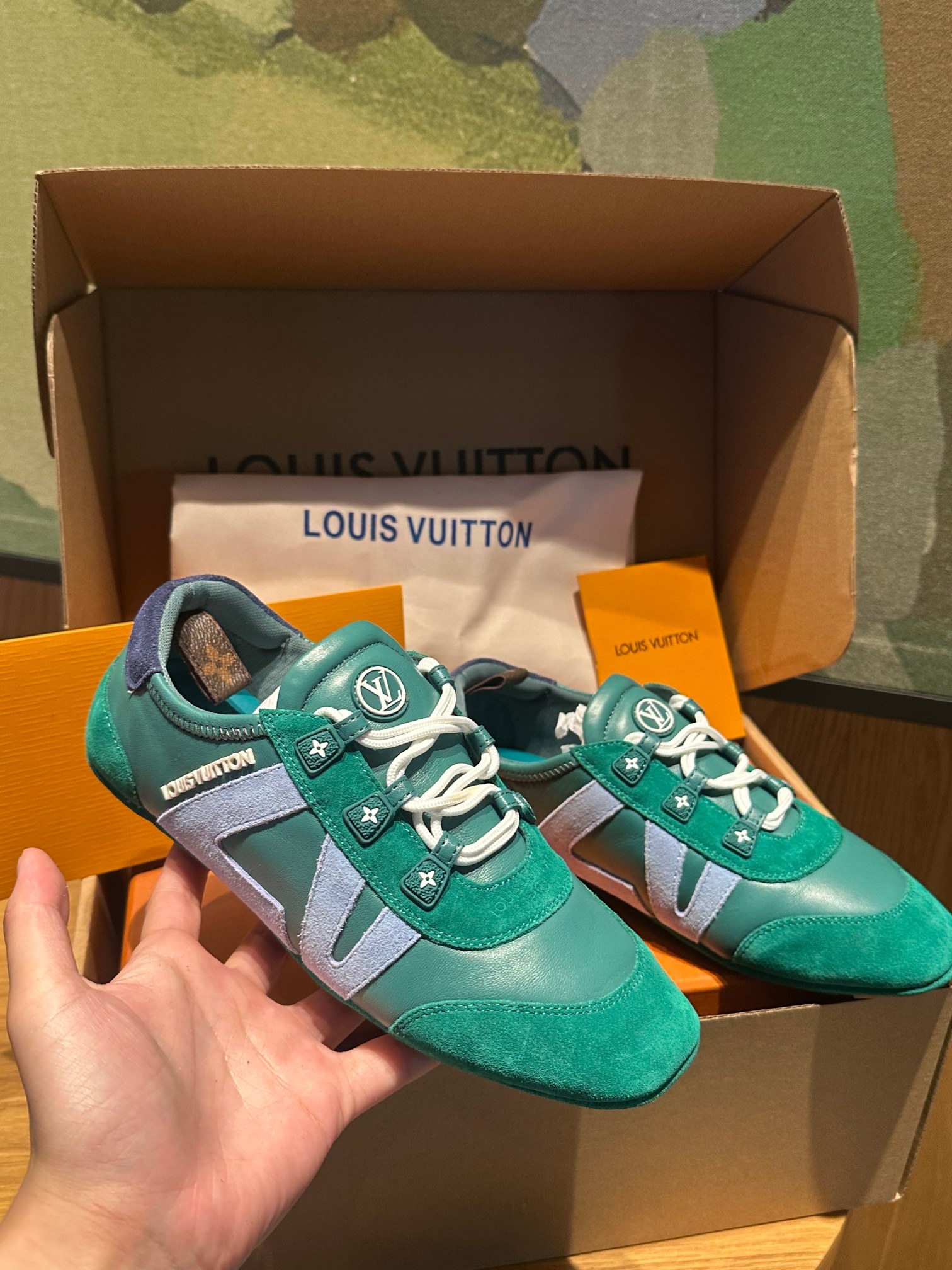 🔥新款上架🔥 Louis Vuitton 25ss lv路易威登专柜最新复古德训鞋 ，芭蕾运动鞋 ，众多网红明星纷纷开秀上脚 ，这款系带休闲运动鞋妥妥的美式复古风格 经典百搭的单品 面料：牛皮+丝光牛反绒 内里：羊皮 原版开模橡胶鞋底 码数：35-41，(女41定做)