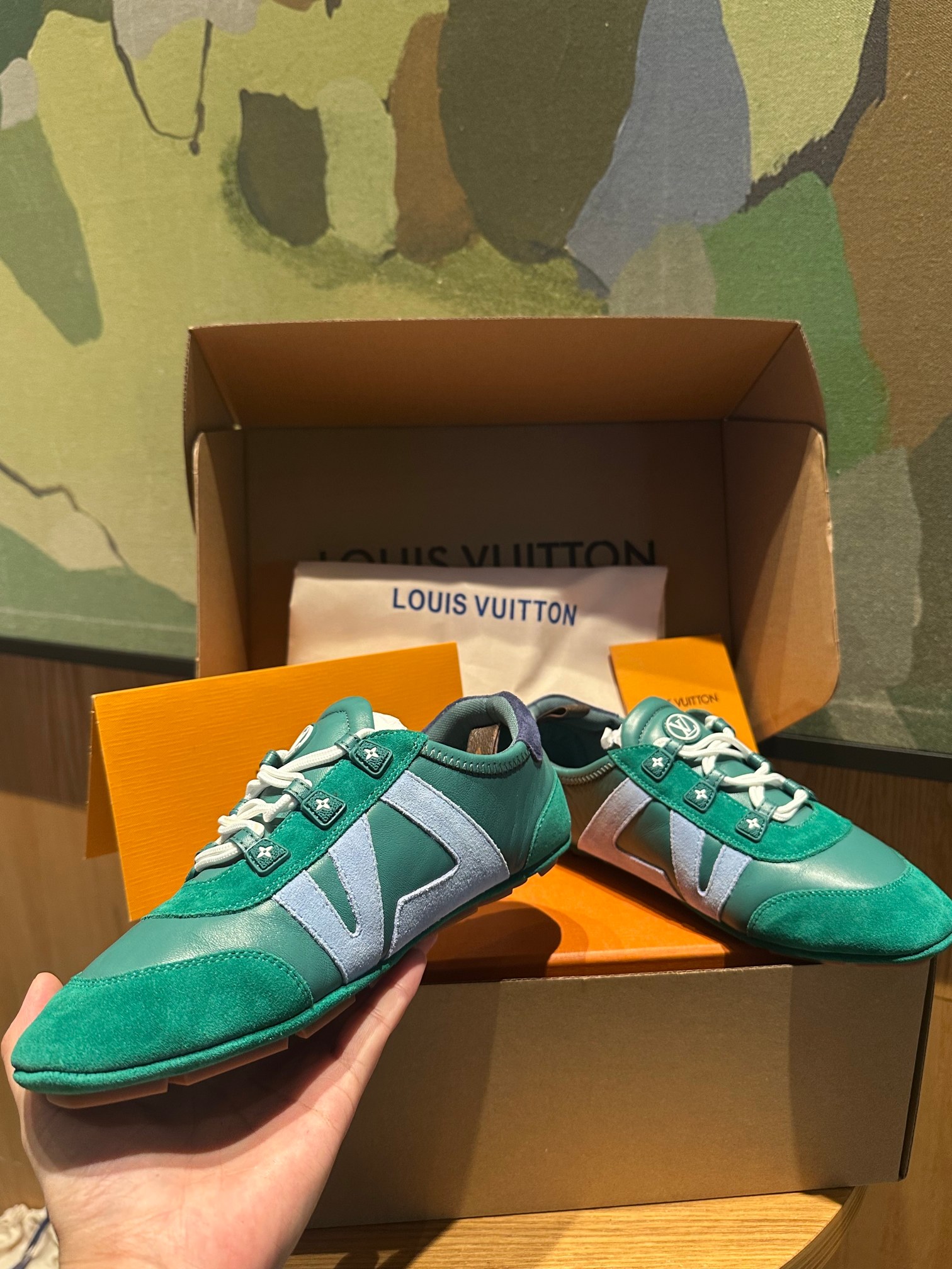 🔥新款上架🔥 Louis Vuitton 25ss lv路易威登专柜最新复古德训鞋 ，芭蕾运动鞋 ，众多网红明星纷纷开秀上脚 ，这款系带休闲运动鞋妥妥的美式复古风格 经典百搭的单品 面料：牛皮+丝光牛反绒 内里：羊皮 原版开模橡胶鞋底 码数：35-41，(女41定做)