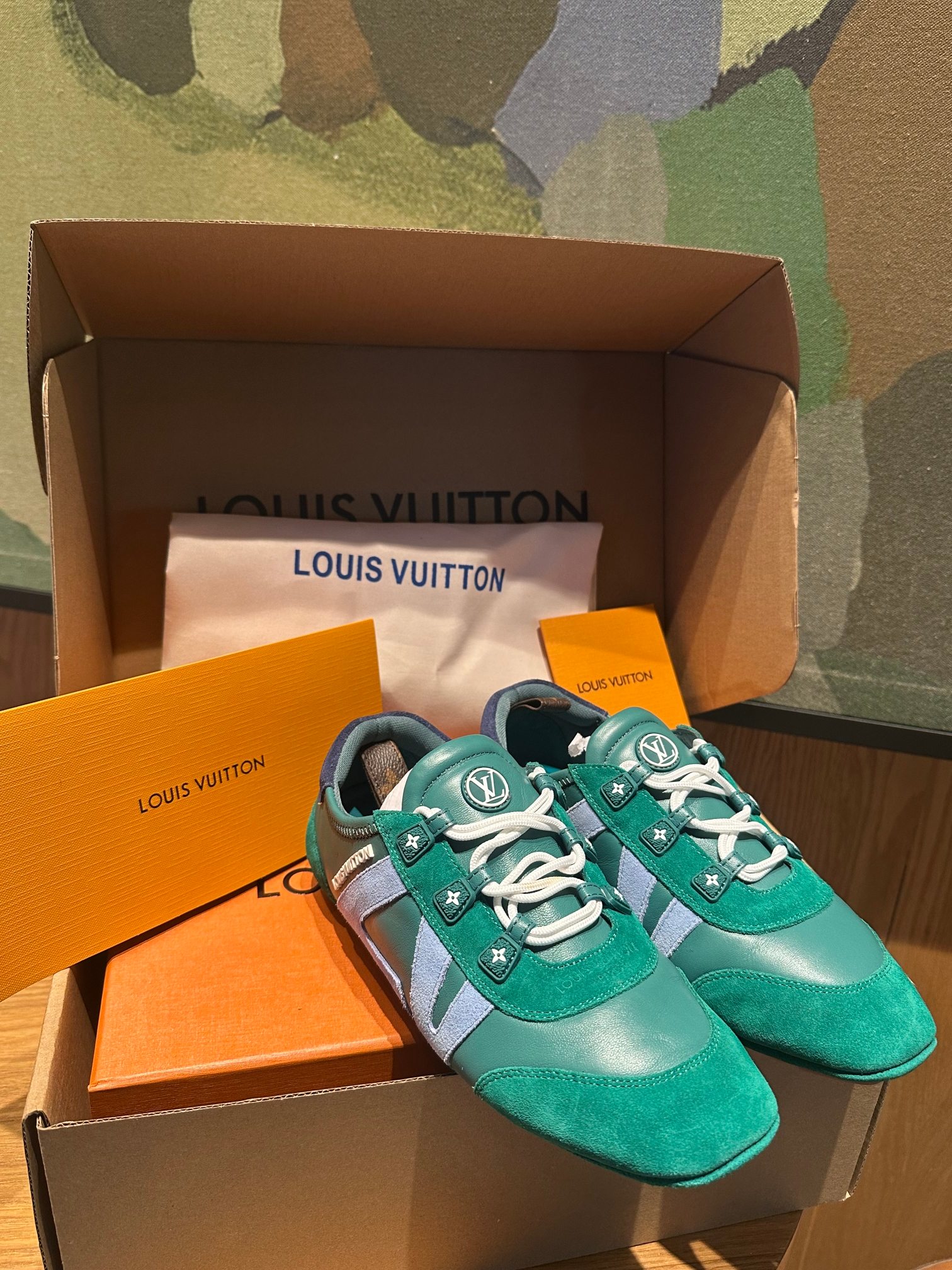 🔥新款上架🔥 Louis Vuitton 25ss lv路易威登专柜最新复古德训鞋 ，芭蕾运动鞋 ，众多网红明星纷纷开秀上脚 ，这款系带休闲运动鞋妥妥的美式复古风格 经典百搭的单品 面料：牛皮+丝光牛反绒 内里：羊皮 原版开模橡胶鞋底 码数：35-41，(女41定做)