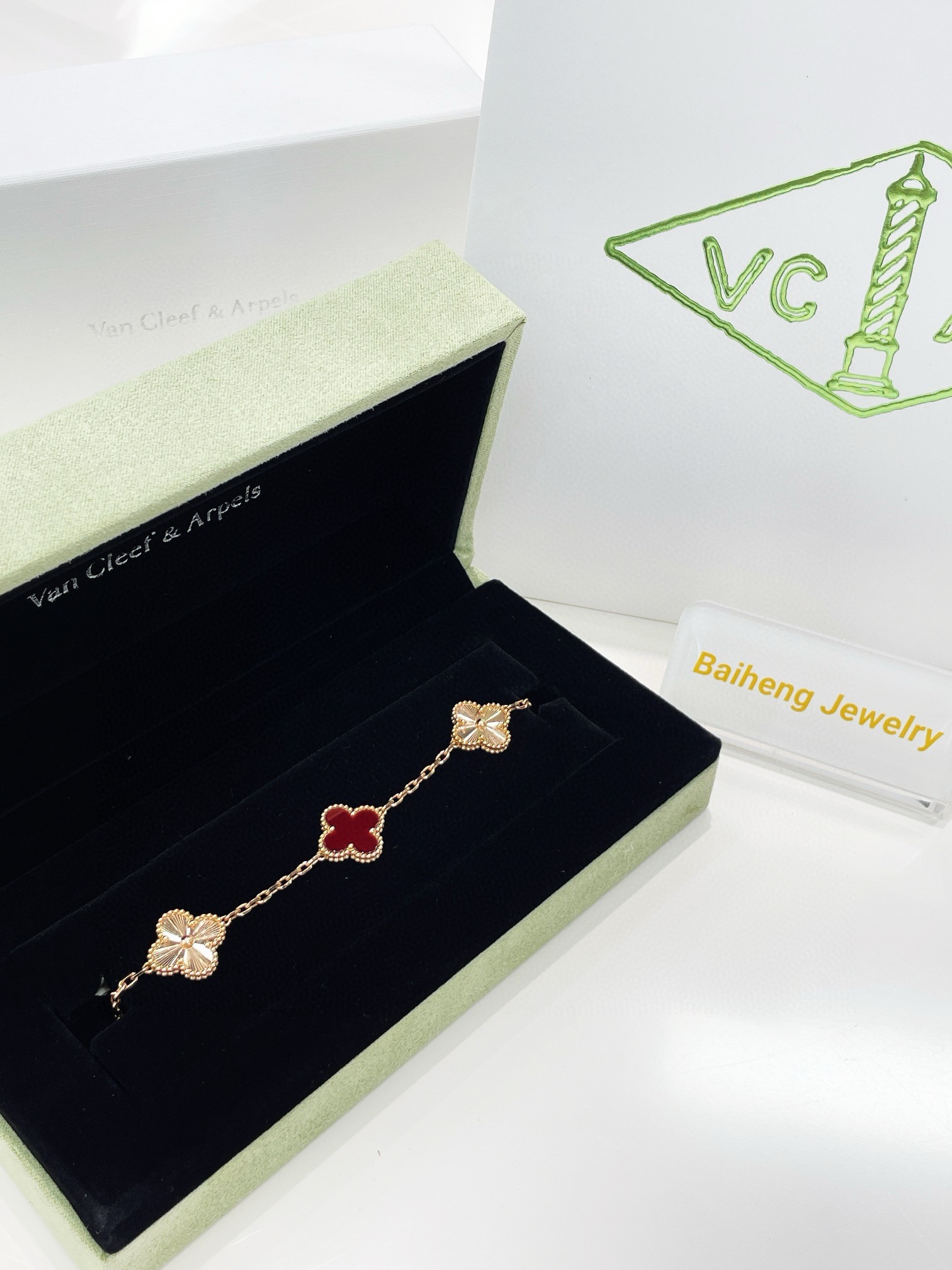 Van Cleef & Arpels 5-Motif Laser Red Bracelet - Comprehensive 5