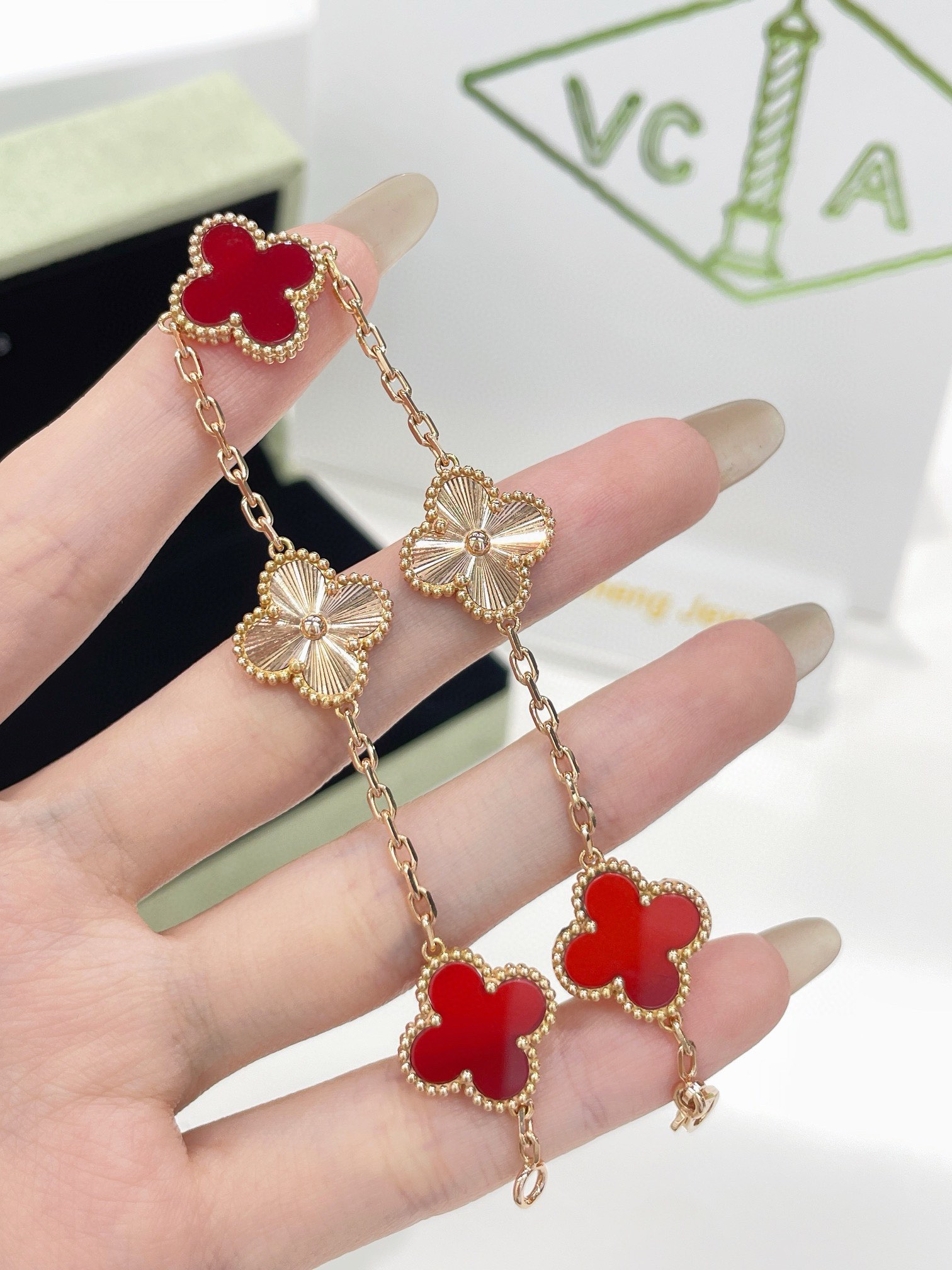 Van Cleef & Arpels 5-Motif Laser Red Bracelet - Comprehensive