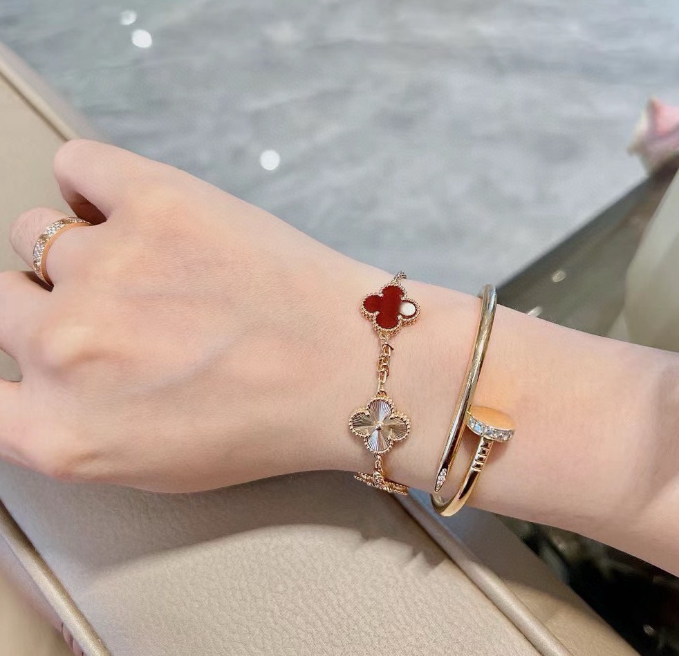 Van Cleef & Arpels 5-Motif Laser Red Bracelet - Comprehensive 2