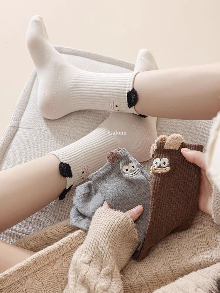 Crafted from soft cotton, these socks are designed for transitional - Comprehensive 2