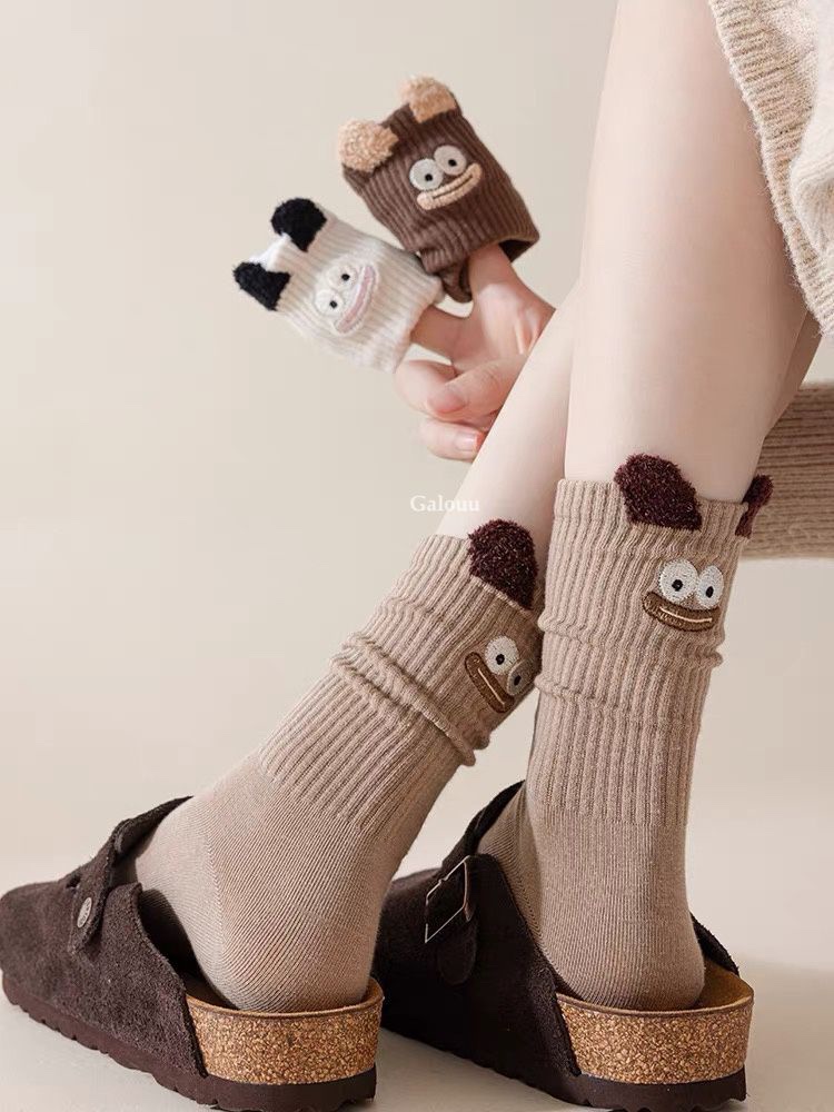 Crafted from soft cotton, these socks are designed for transitional - Comprehensive 3