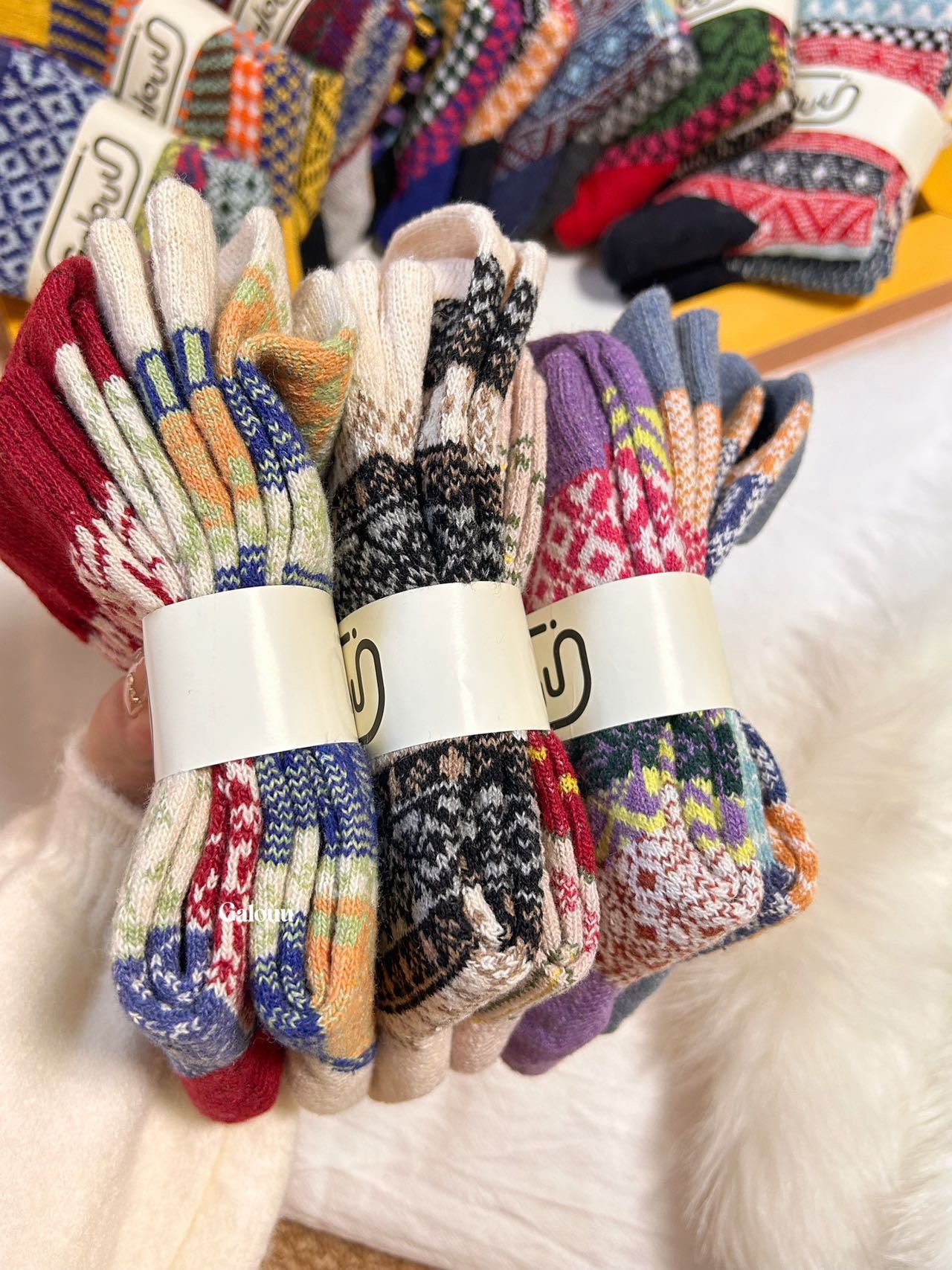 Heavyweight vintage-patterned socks crafted with a soft, plush knit - Comprehensive 7