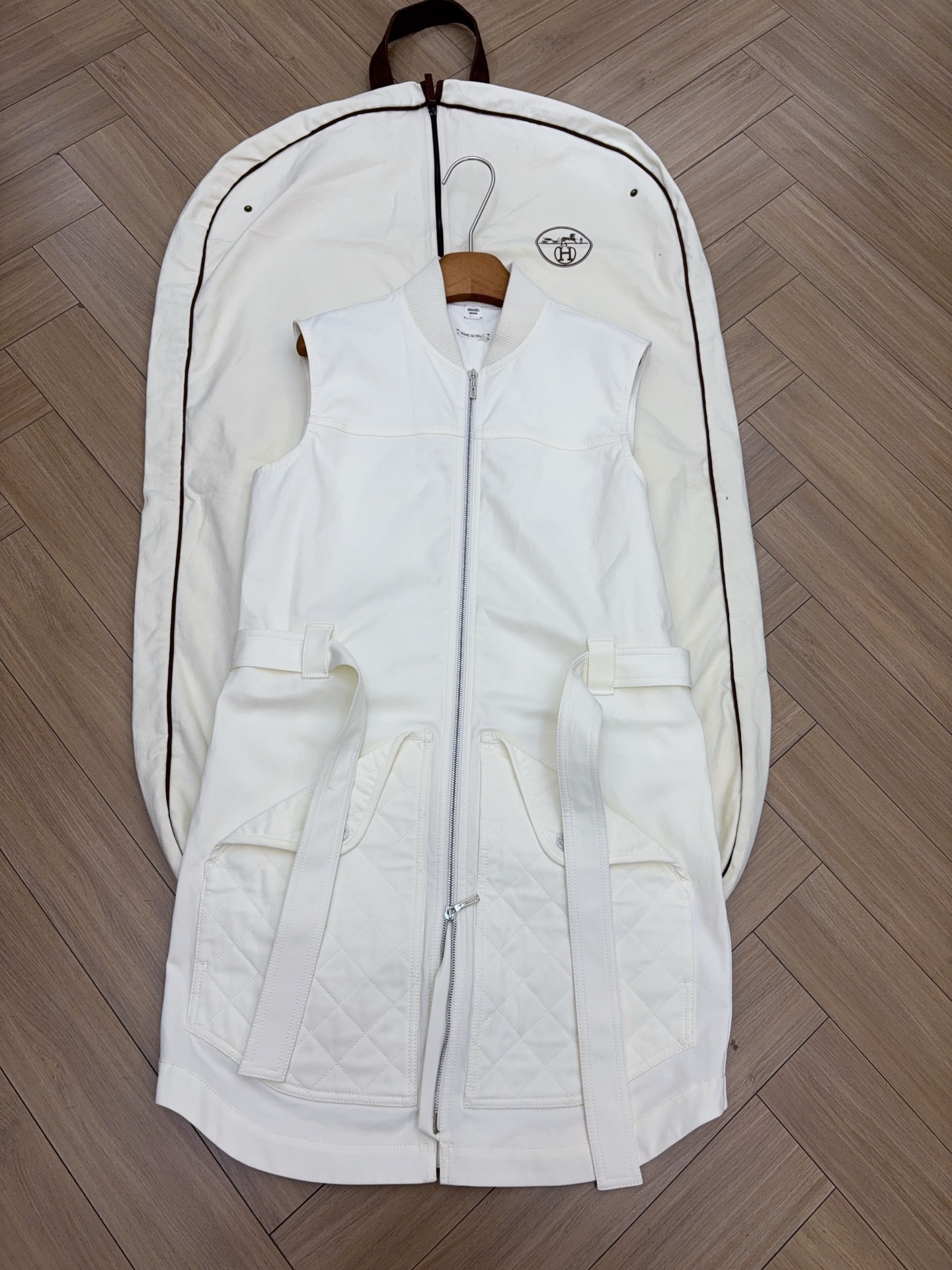 NO:462183,25 years of shipping, new spring and summer vest dress for H home, white knitted collar, palladium-plated bidirectional zipper and zipper head, original custom size 36 38 40 on sale in stock, skirts, alexander wang19860909翻单出货25年 H家春夏新款背心连衣裙 白色 针织衣领 ,中前襟配有镀钯双向拉链和拉链头 原版定制 尺码36 38 40现货发售,,skirts,alexander wang,Women's clothing