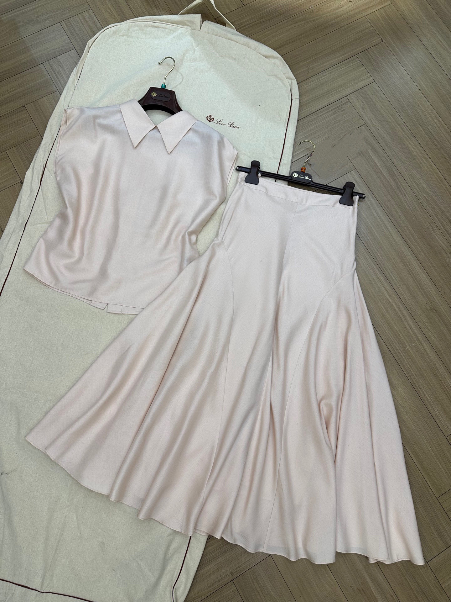 NO:752406,Ready stock pink L new silk skirt original custom size 36 38 40 ready for sale, loro piana,skirts,real silk,19860909现货 粉色 L新款真丝套裙 原版定制 尺码36 38 40现货发售,,loro piana,skirts,real silk,,Women's clothing