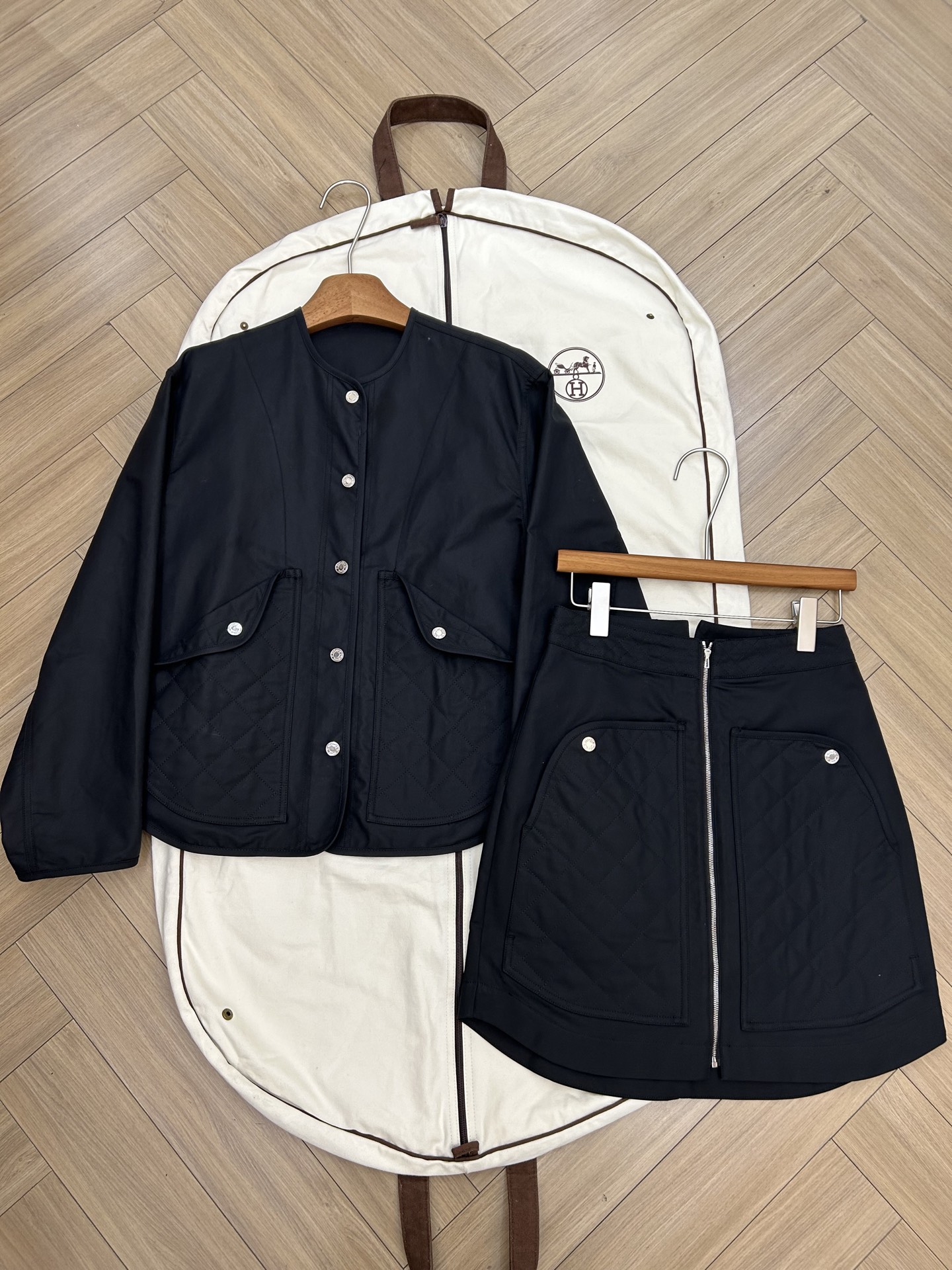 NO:713469,Year-end benefits H skirt black size 36 38 40 H jacket size 36/9 pieces, skirts, jackets & coats,19860909年末福利 H半裙 黑色 尺码36 38 40 H外套 尺码36/9件,,skirts,jackets & coats,,Women's clothing