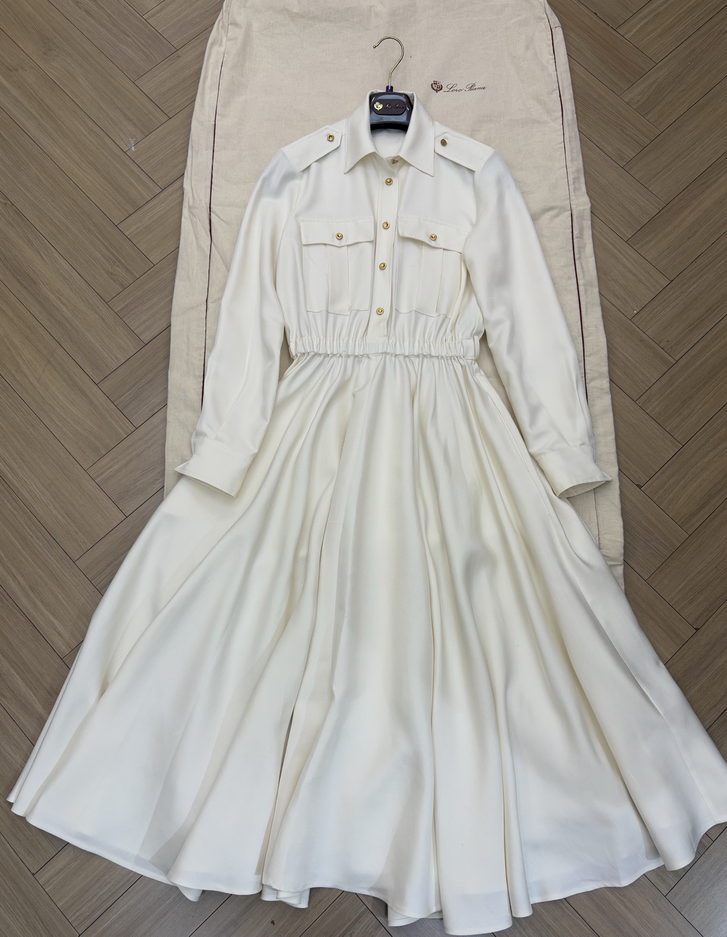 NO:926707,L new oversized hem dress original custom made double palace silk size 36 38 40 available from stock, loro piana,skirts,real silk,19860909L新款超大摆连衣裙 原版定制 双宫真丝 尺码36 38 40 现货供应,,loro piana,skirts,real silk,,Women's clothing