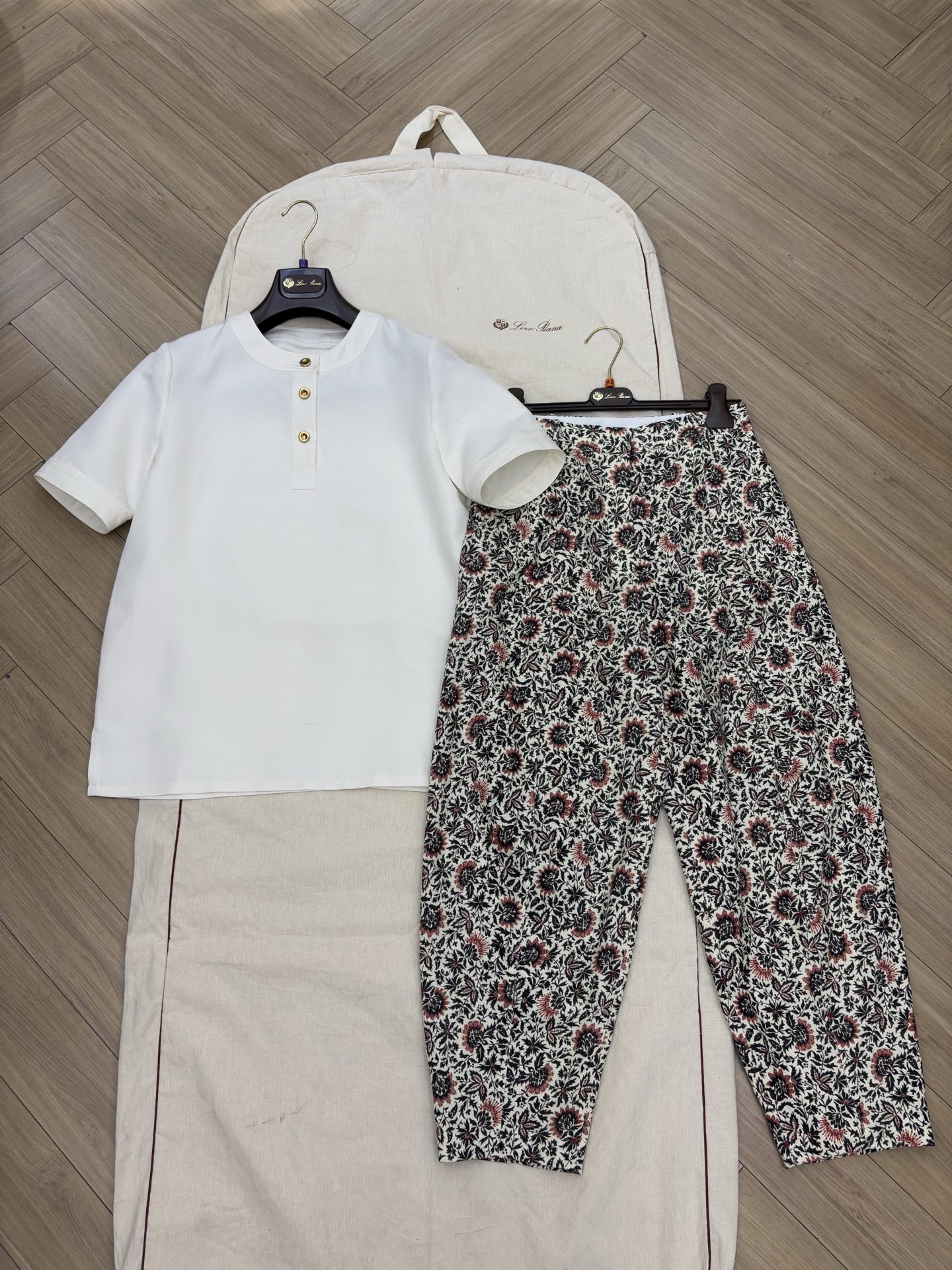 NO:836503,Arrival of new silk short-sleeved linen pants, sizes 36 38 40, ready for sale, T-shirt, real silk,19860909到货 新款真丝短袖亚麻裤 尺码36 38 40 现货发售,,T-shirt,real silk,,Women's clothing