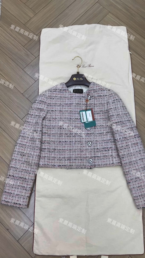 Elegant Loewe Tweed Suit Set - Early Autumn Collection, Various Sizes 1 Elegant Loewe Tweed Suit Set - Early Autumn Collection, Various Sizes