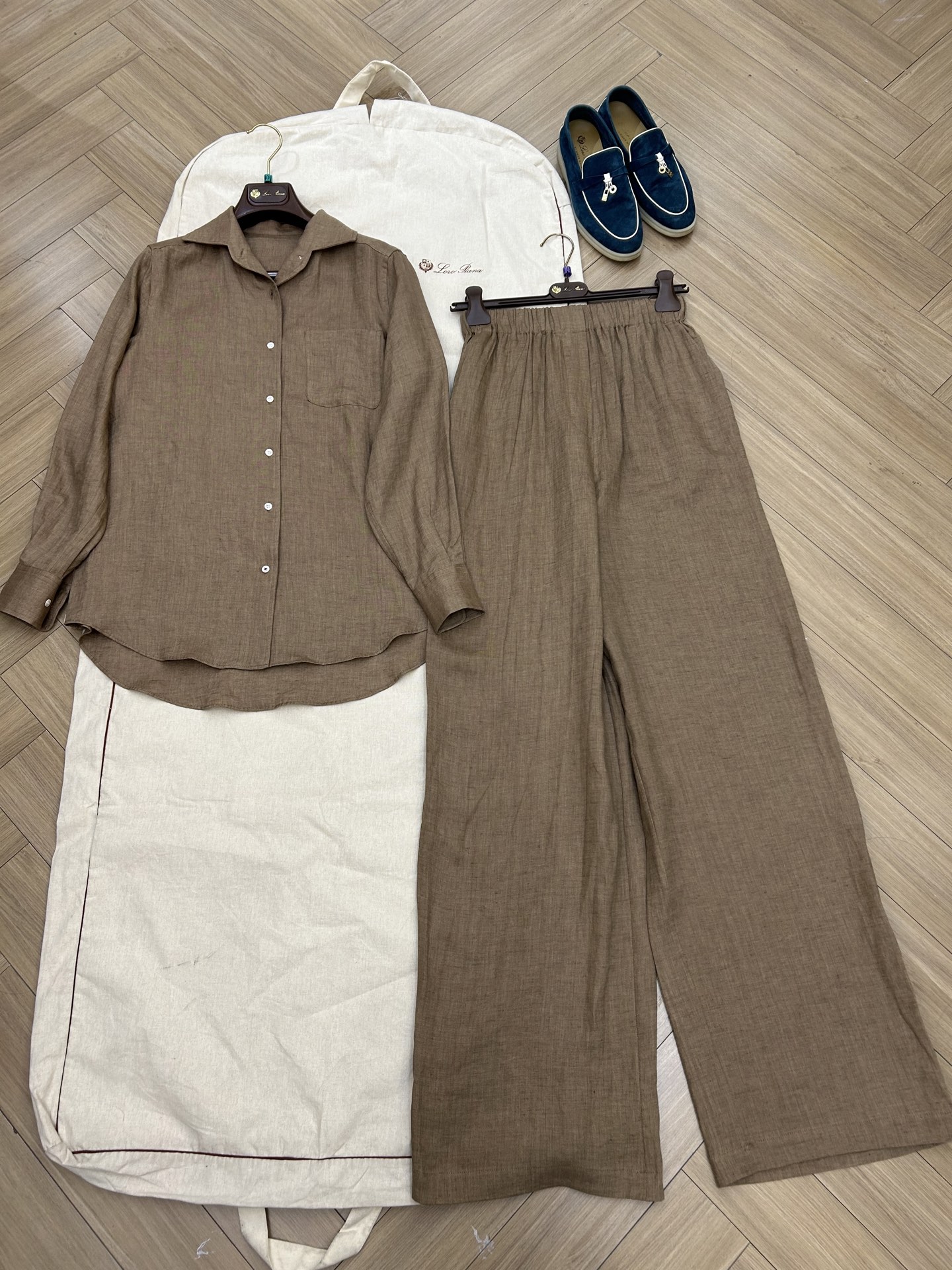 NO:477319,Waiting for a long time!  The authentic products that came in May are only made now~ This set of linen is woven in color, dyed yarn and then weaving, because it is a stripe made of different colors of yarns, with concave and concave texture, which is more three-dimensional and layered than printing and dyeing patterns. It takes a long time and has a long texture. However, it is finally shipped now~~~ Original custom size 36 38 40 on sale in stock, alexander wang19860909久等啦！五月份到的正品现在才做出来~这套亚麻是色织,先染纱再织布,因为是不同颜色的纱线交织而成的条纹,有凹凸纹理,比印染图案更具有立体感和层次感.时间长,织色久.不过呢,现在也终于是出货啦~~~ 原版定制 尺码36 38 40 现货发售,,alexander wang,Women's clothing