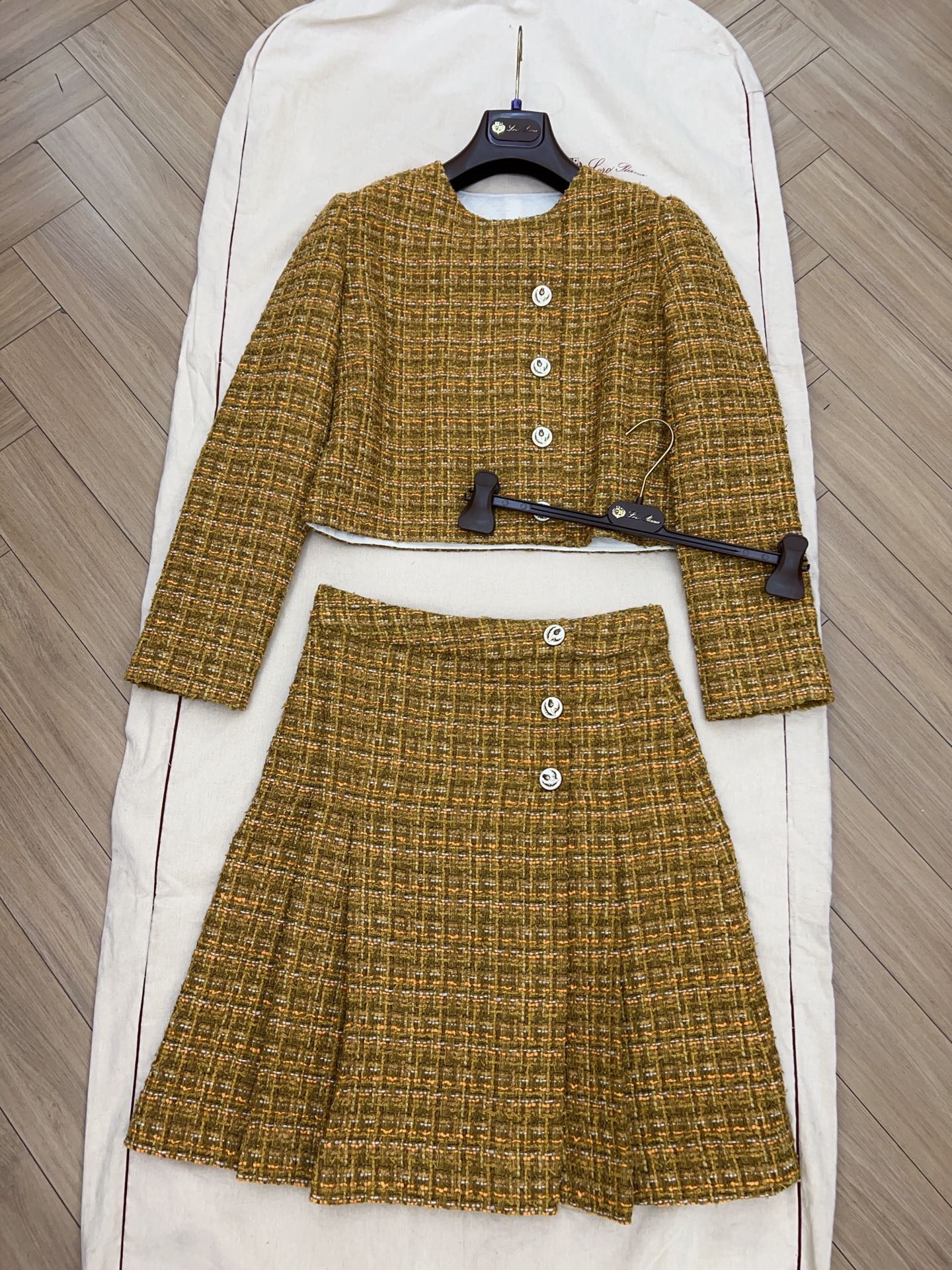 NO:483684,L autumn new style small fragrance style skirt, real photos of large goods, size 36 38 40, on sale in stock, loro piano, skirts, alexander wang19860909L秋季新款气质小香风套裙 大货实拍图 尺码36 38 40 现货发售,,loro piana,skirts,alexander wang,Women's clothing